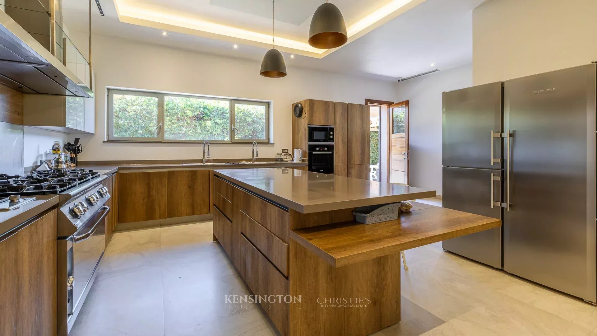 6 Bedroom Villa/Townhouse's Image 25
