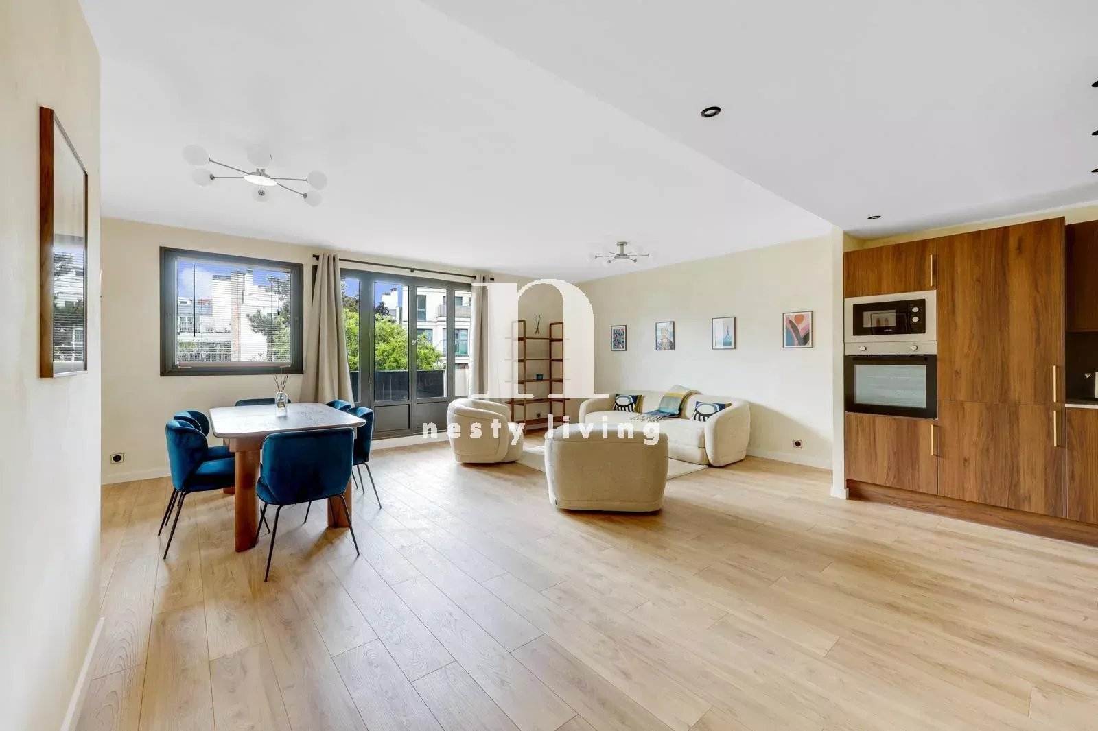 NEUILLY-SUR-SEINE – APPARTEMENT D'EXCEPTION ENTIÈREMENT RÉNOVÉ – BALCON SUR JARDINS – PARKING