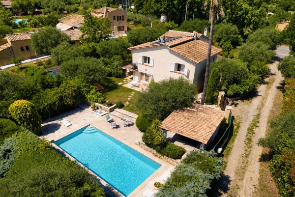 3-Bedroom Villa in Opio — photo 1