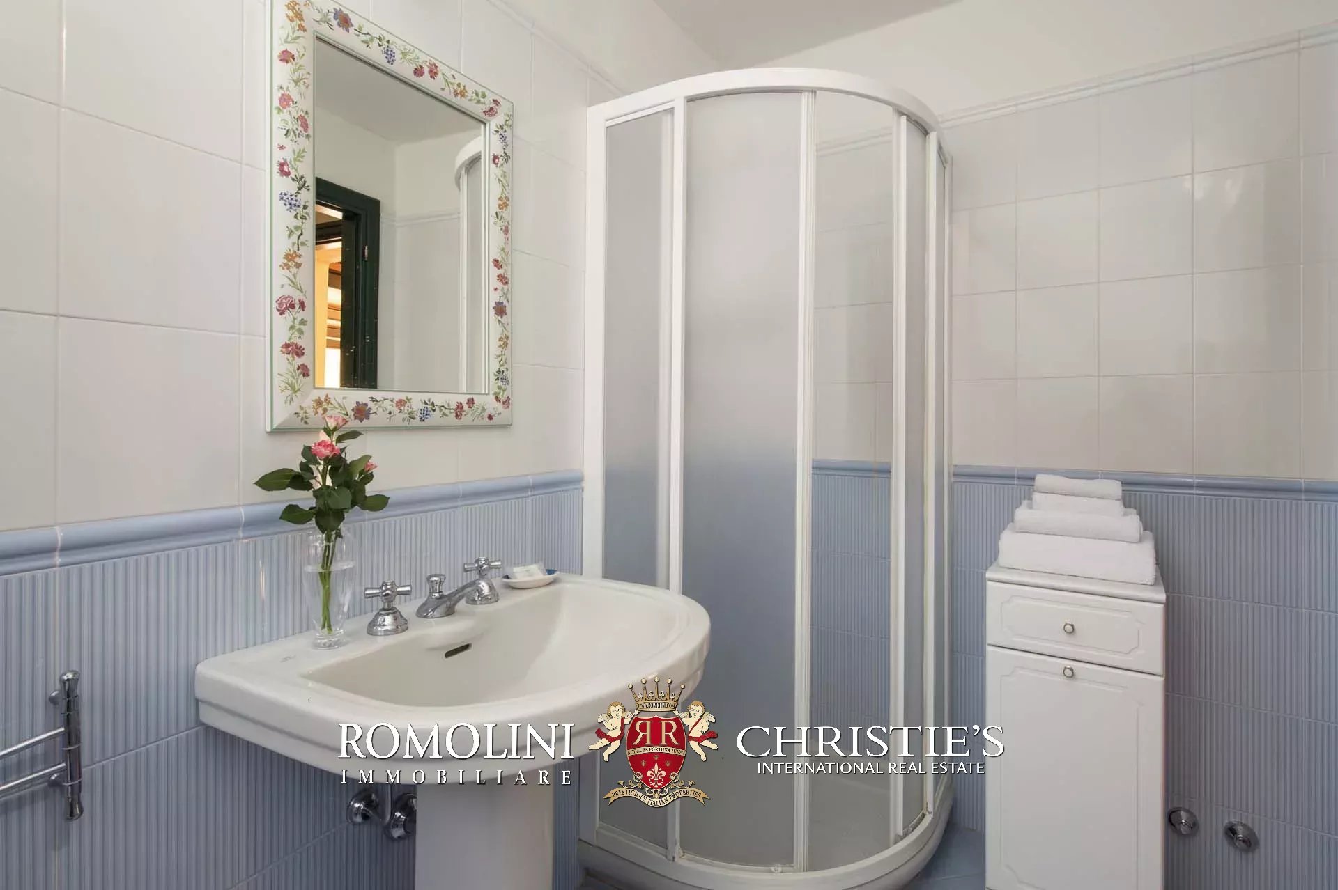 21 Bedroom Vineyard's Image 93
