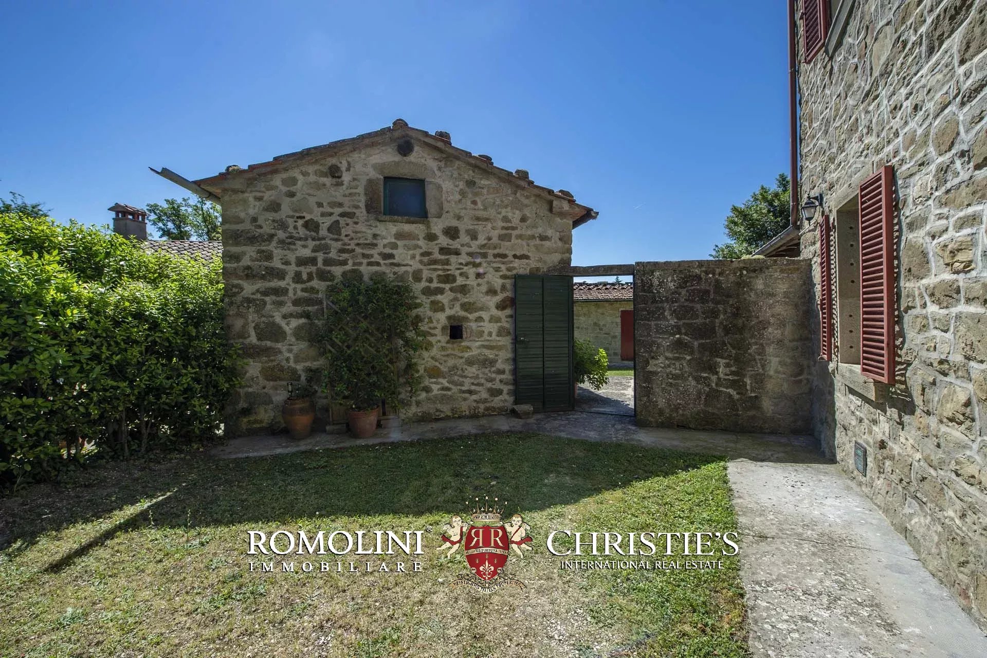 MANOR HOUSE FOR SALE IN CAPRESE MICHELANGELO, TUSCANY
