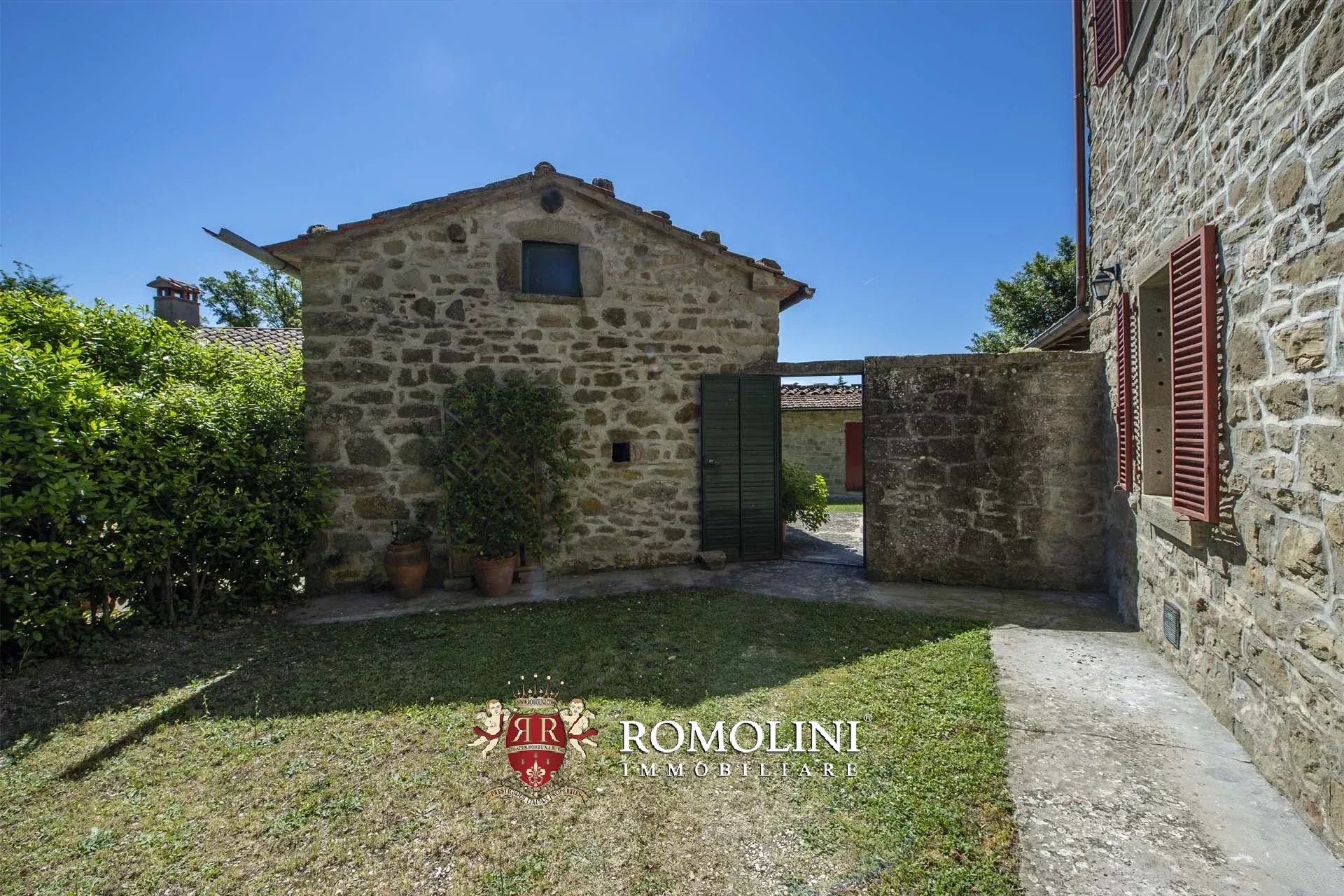 10 Bedroom Villa/Townhouse's Image 33