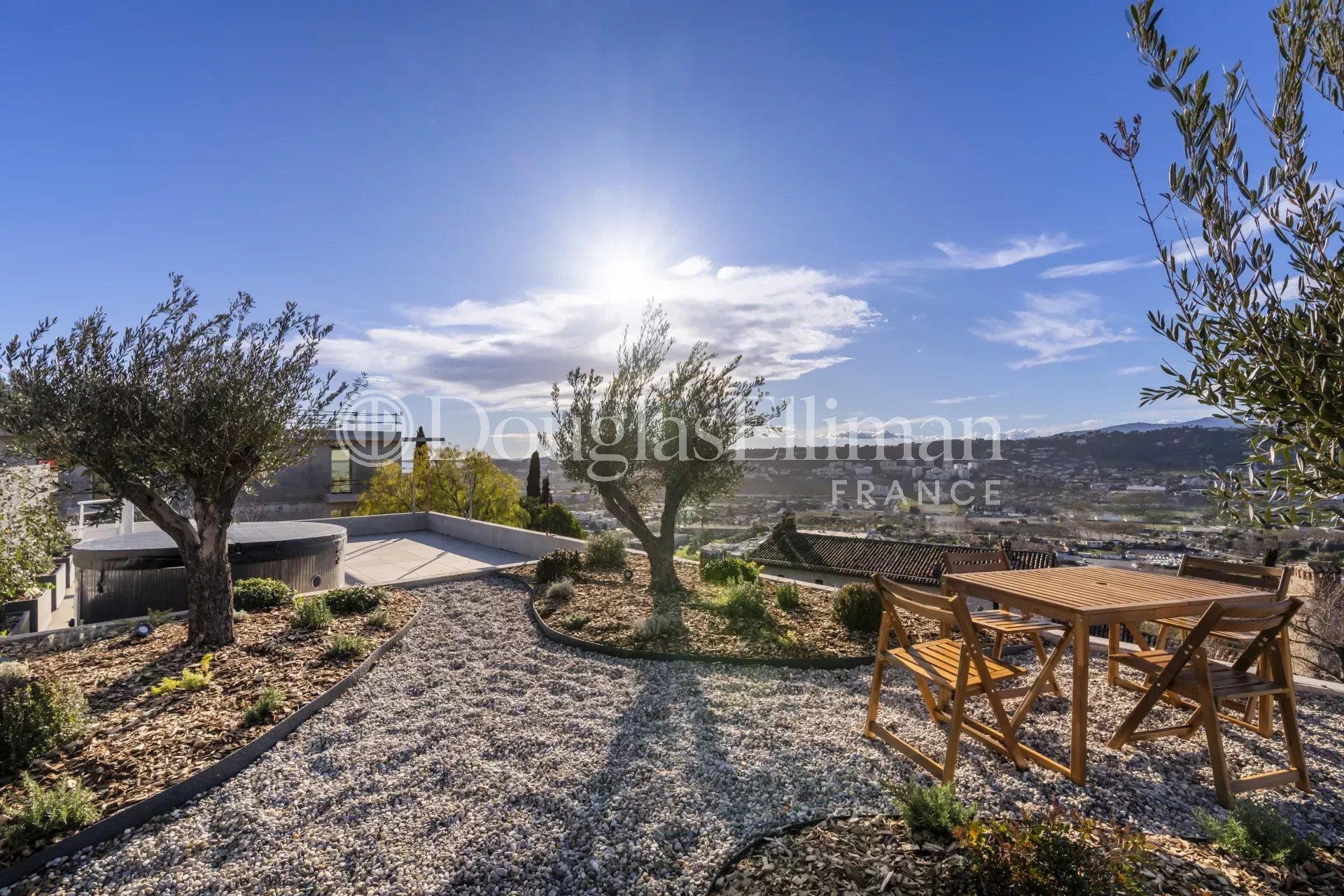 NICE – Penthouse 5 pièces avec toit terrasse jacuzzi et jardin vue mer corniche fleurie - Image nᵒ2