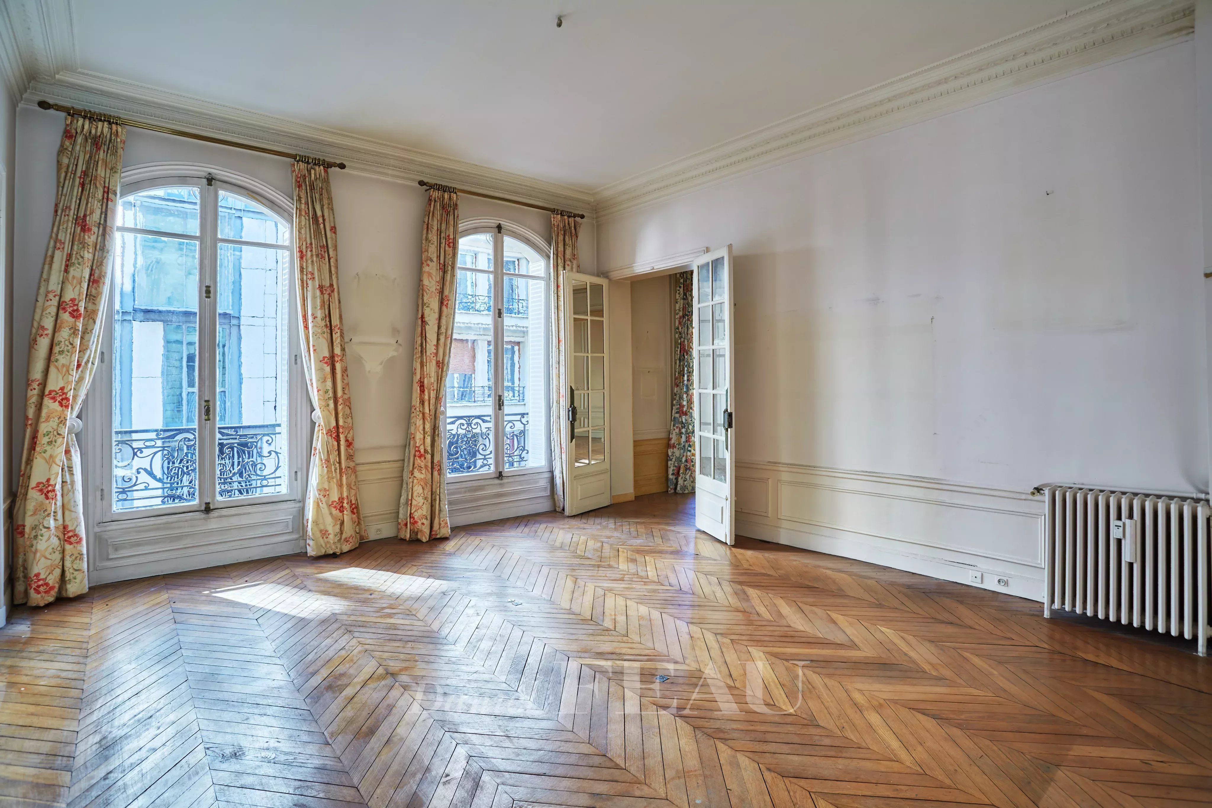 Sale Apartment Paris 8th