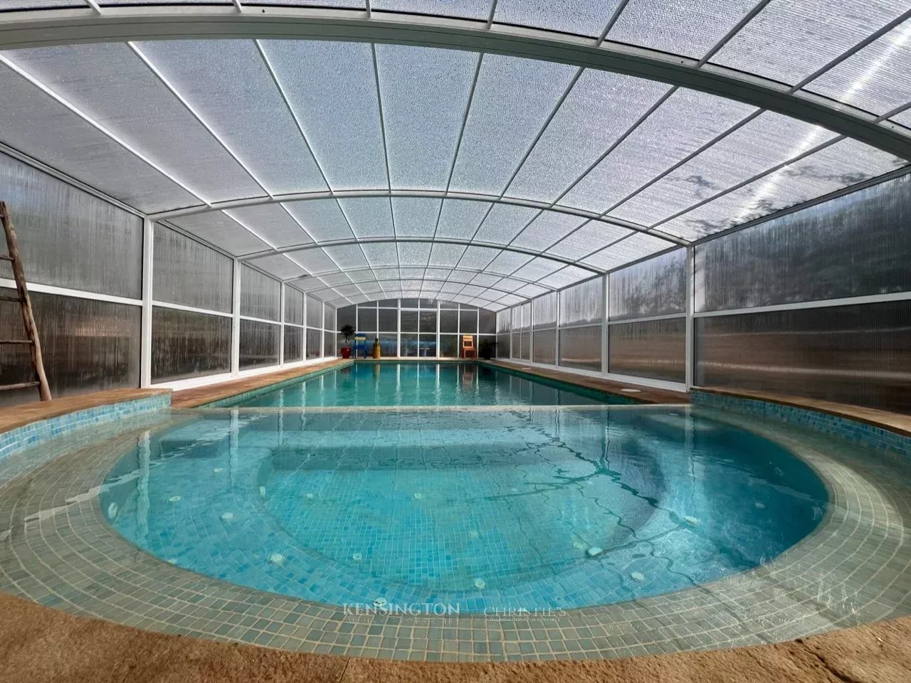 5 Bedroom Villa/Townhouse's Image 3