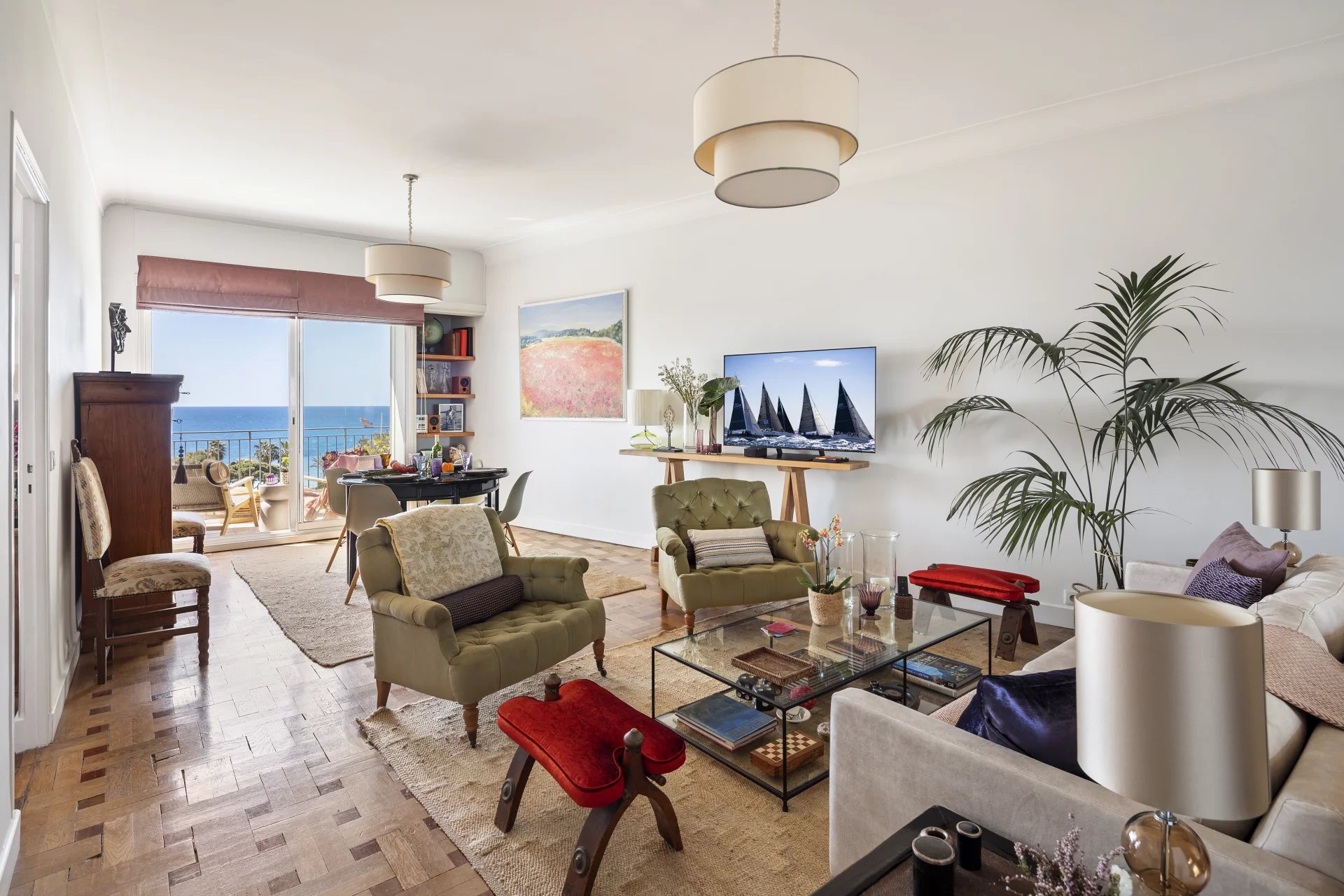 EXCEPTIONAL TOP-FLOOR APARTMENT ON AVENUE DE SUEDE