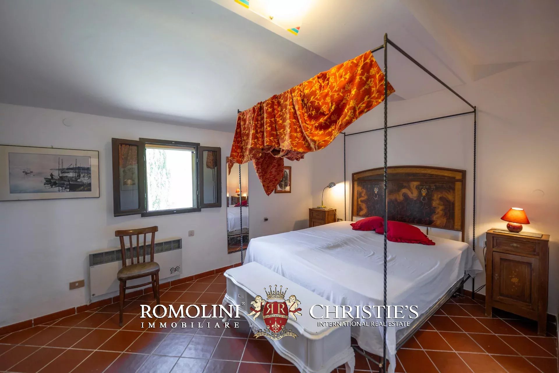6 Bedroom Villa/Townhouse's Image 46