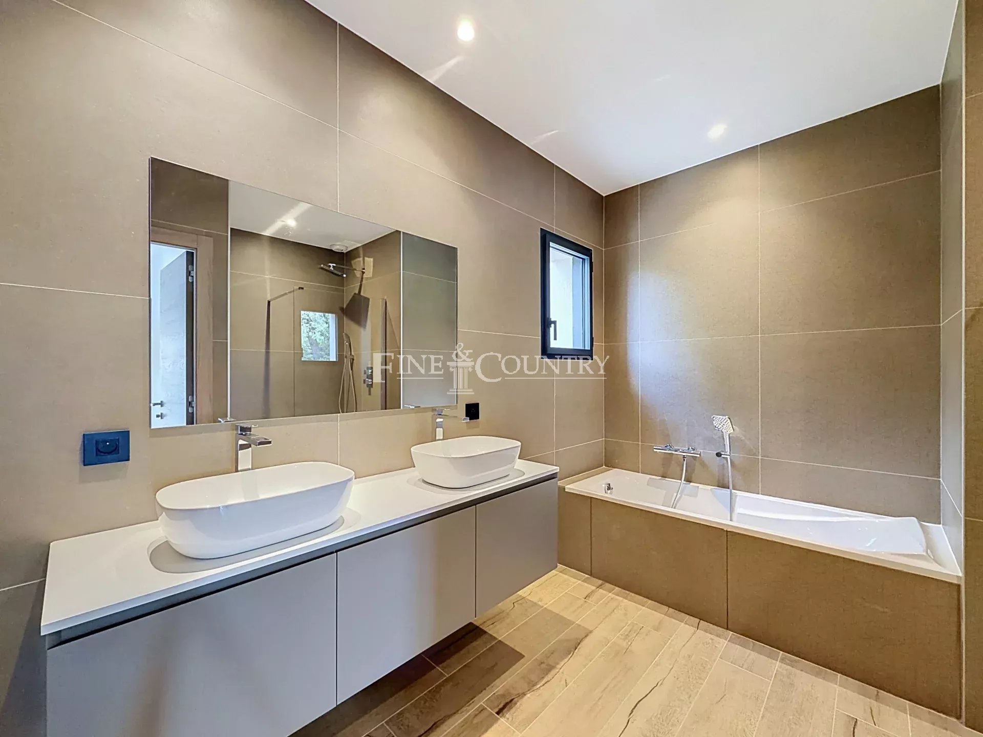 Photo of Villa for sale in Mougins new in private domaine