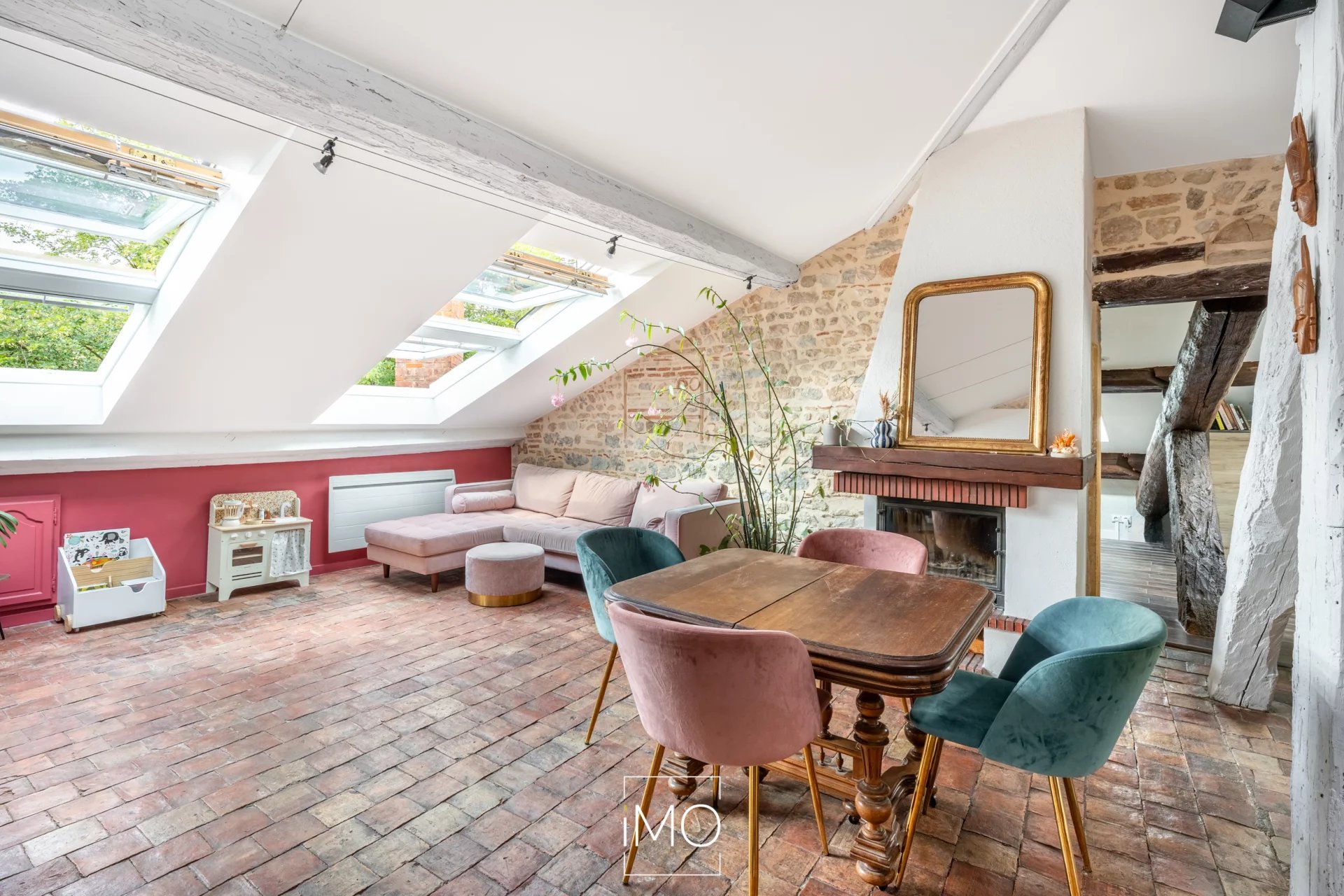CHASSELAY (69380) – Coup de cœur ! Appartement de caractère dans un château