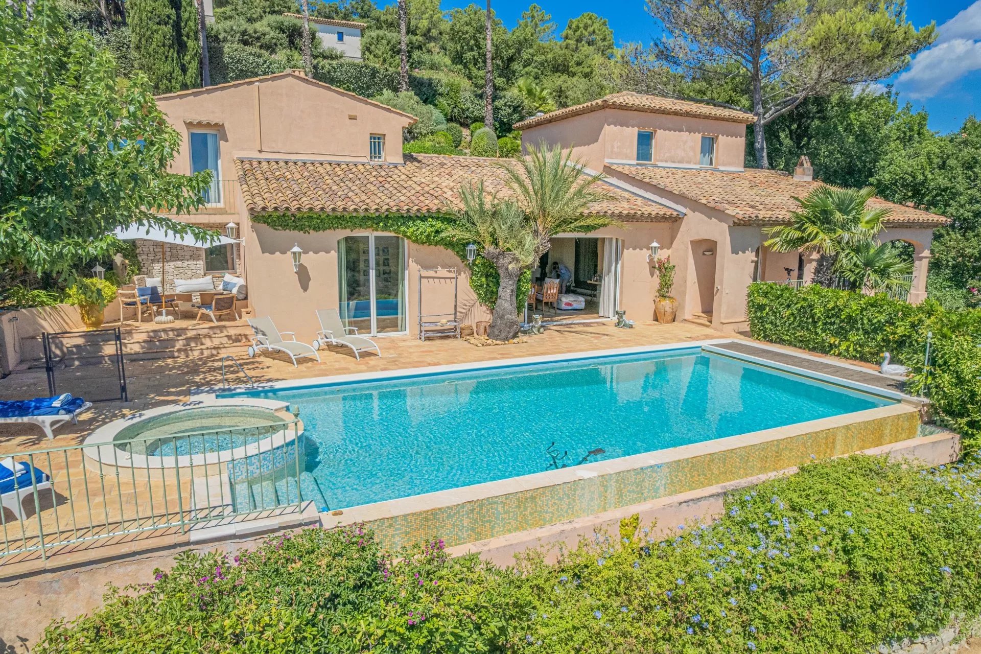 Provencal villa with sea view
