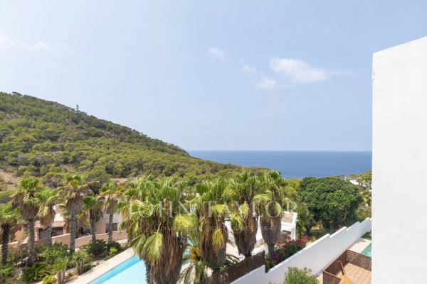 Exclusive townhouse in Cala Vadella with spectacular sea views, set within a private and exclusive development of just four homes with a communal swimming pool. — photo 5