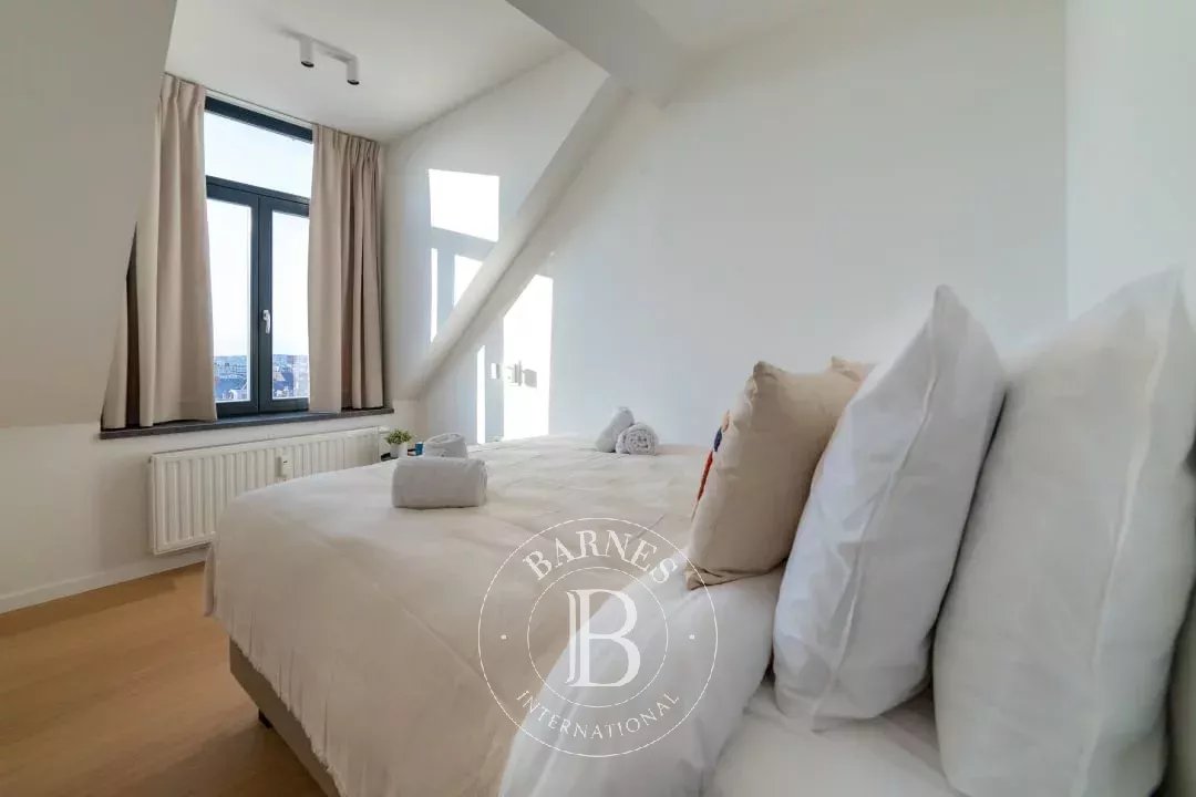 Stéphanie/Chatelain - gemeubileerd penthouse met 3 slaapkamers