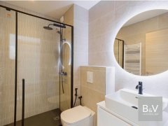 Exceptional 3-Bedroom Garden Apartment with Panoramic Sea Views — photo 7 of 7
