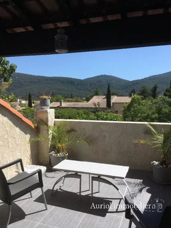 CUGES LES PINS -Très beau T2 meublé avec terrasse et jardinet