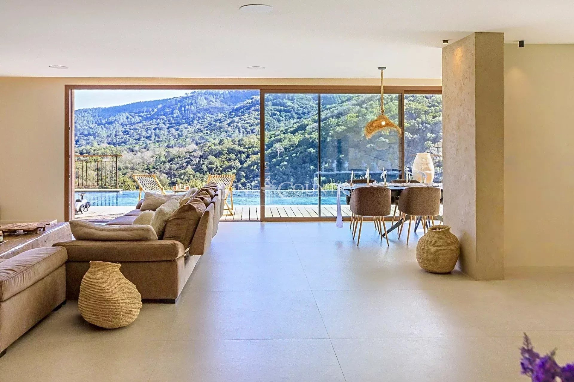 Photo of Villa for Sale in Mandelieu with Panoramic View