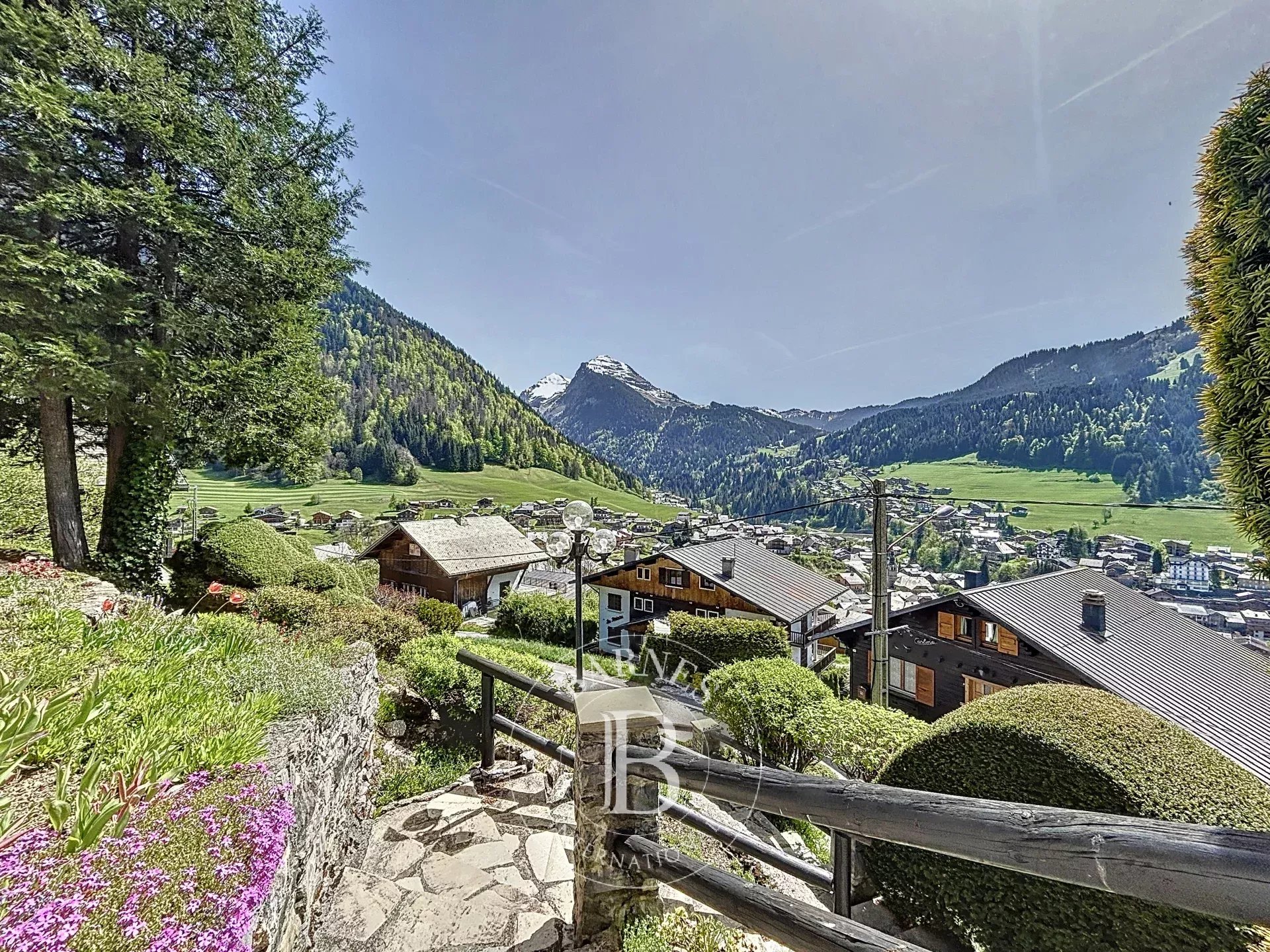 Photo of Morzine – 170 sqm family chalet to renovate – Panoramic views – Close to village centre