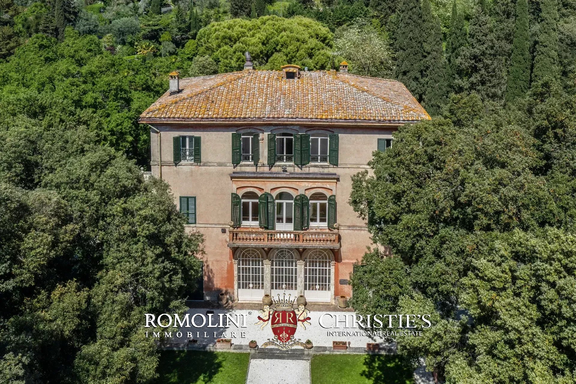 8 Bedroom Villa/Townhouse's Image 3