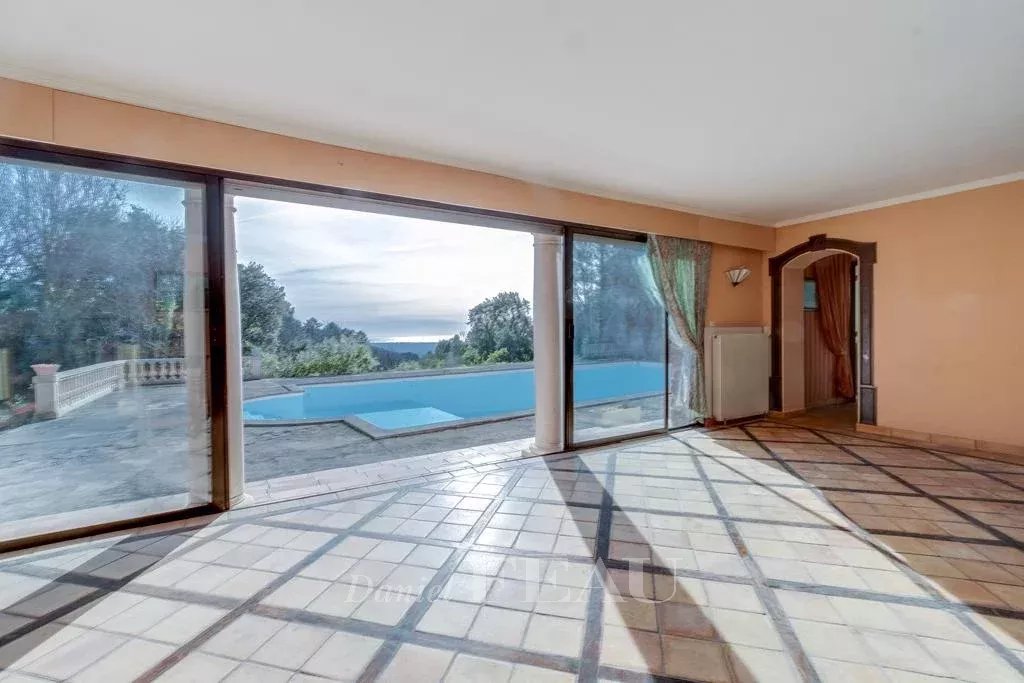 Sale Mas Bagnols-en-Forêt