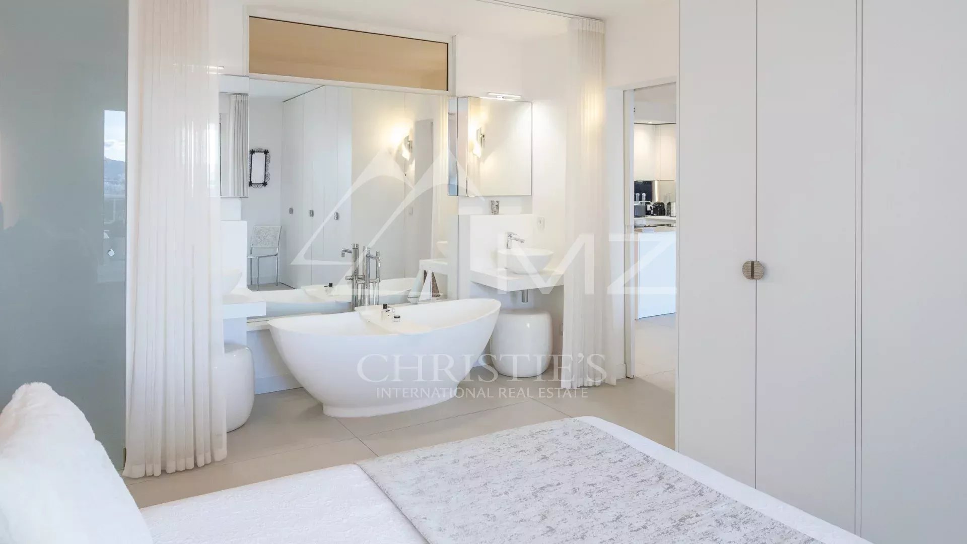 2 Bedroom Apartment/Flat's Image 7