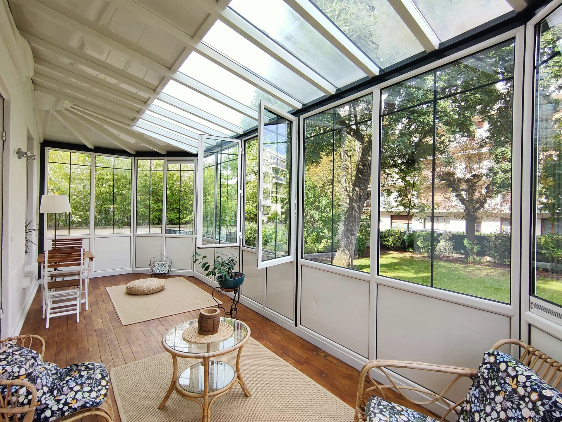 Agence immobilière de PARIS - LONDON - PAROS