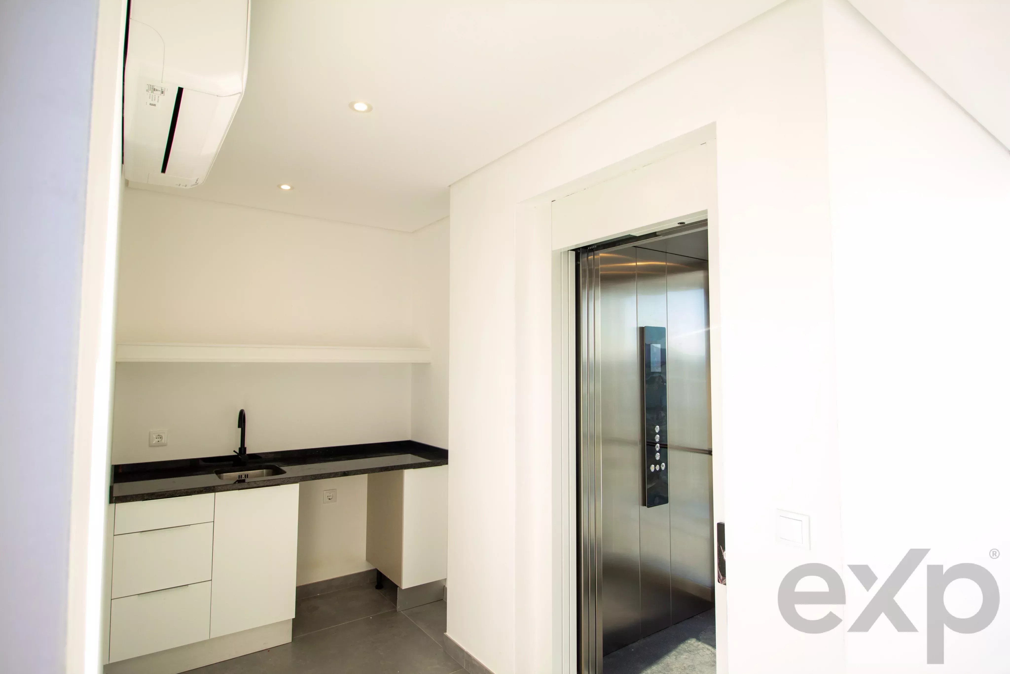 Luxury Contemporary Home with Sea View in Ferragudo 87049638 image 69