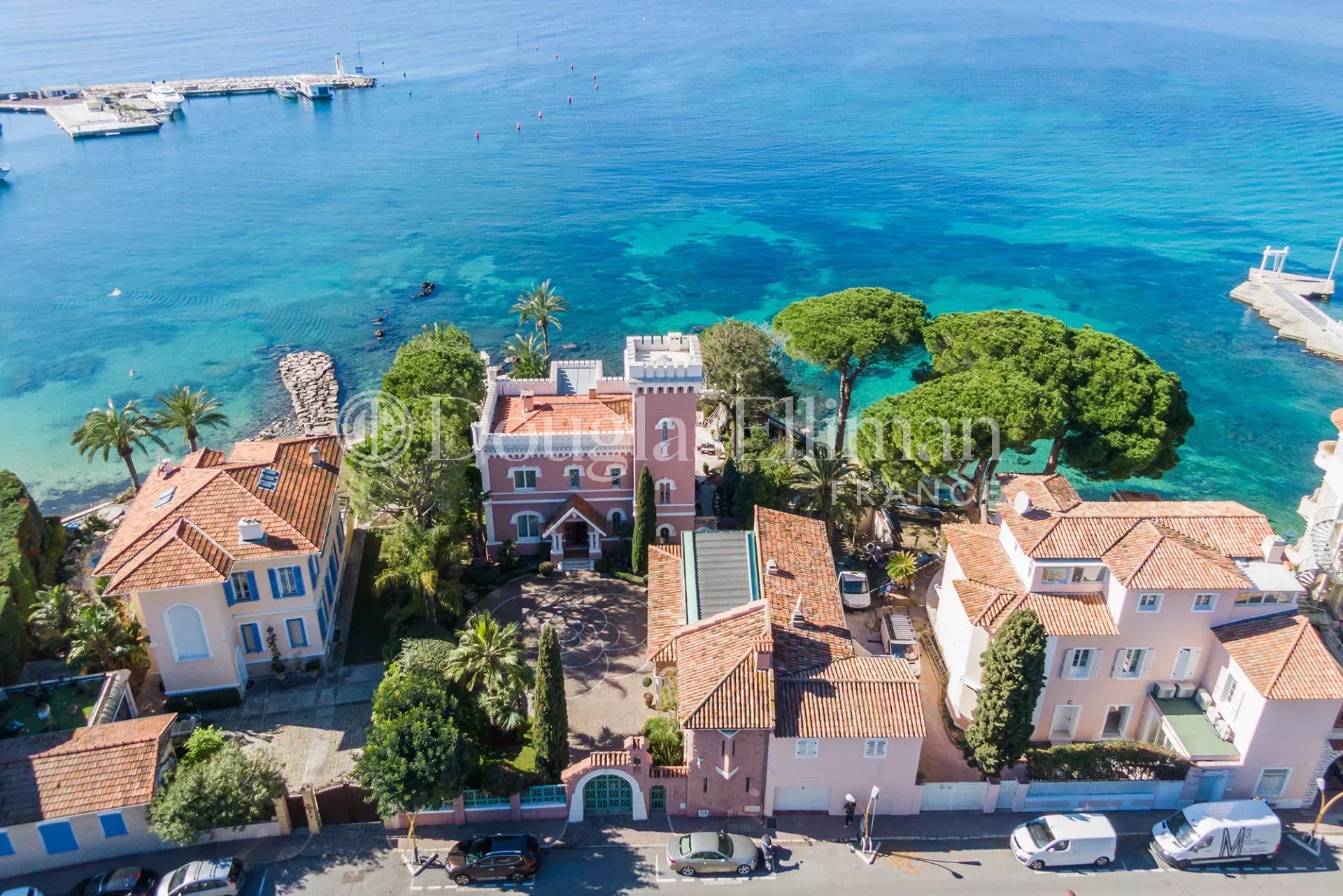 CAP D’ANTIBES : An Iconic Waterfront Villa on Cap d’Antibes - Picture n°3