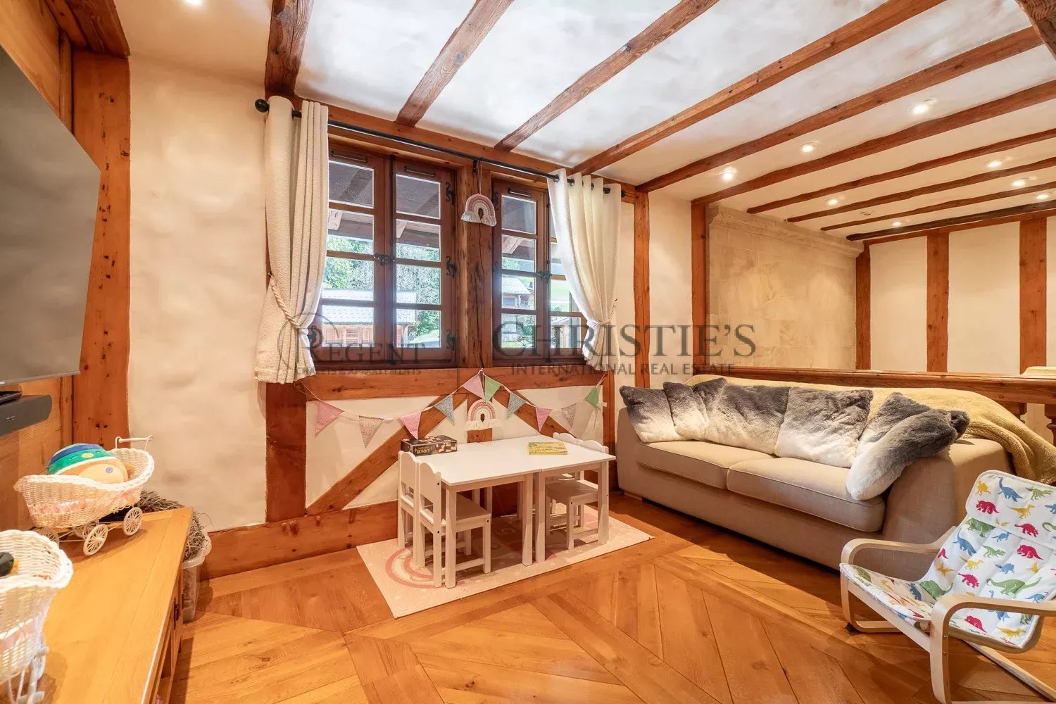 6 Bedroom Villa/Townhouse's Image 13