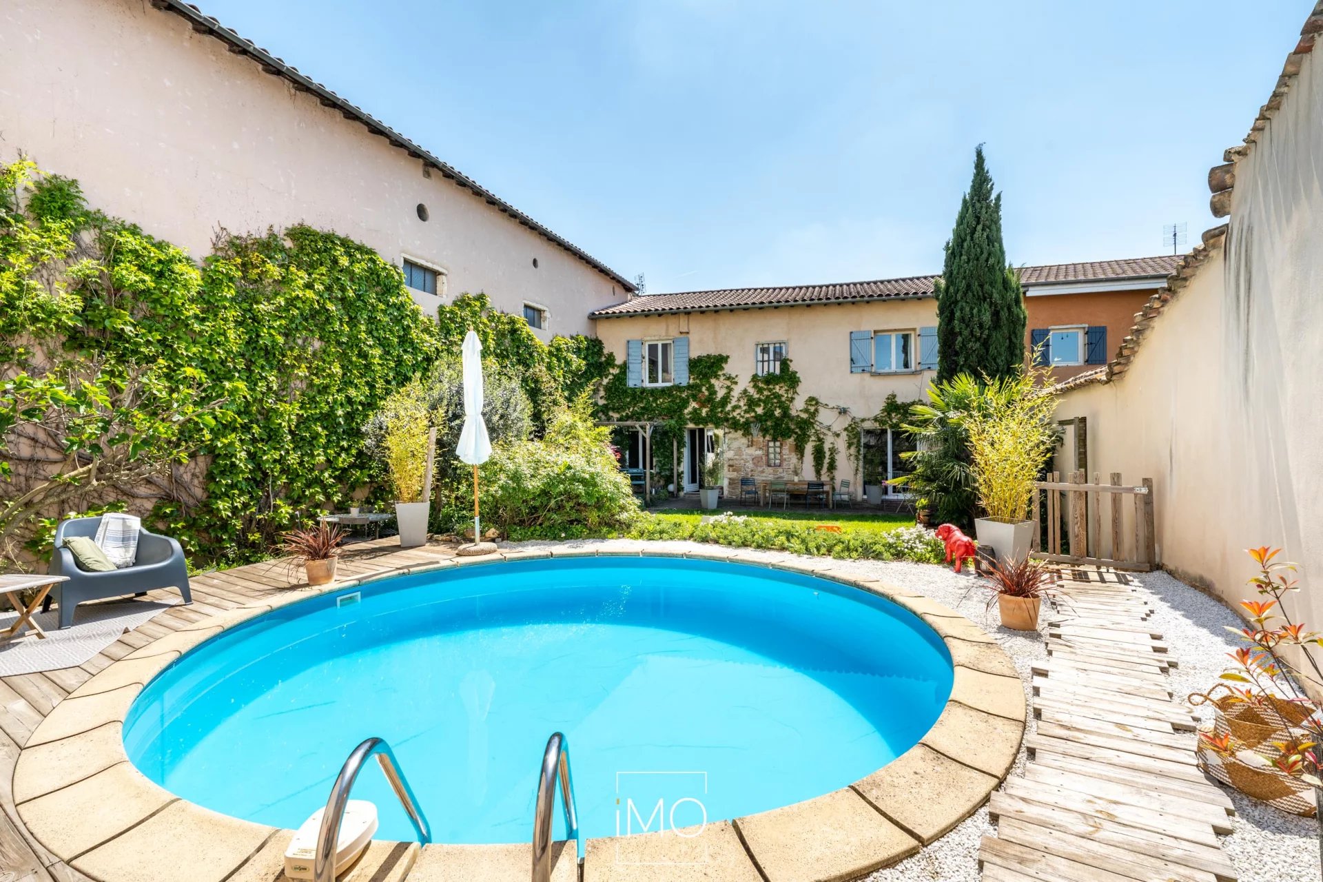 Maison rénovée avec charme de 151 m² – 6 chambres, piscine, atelier et extérieur sans vis-à-vis