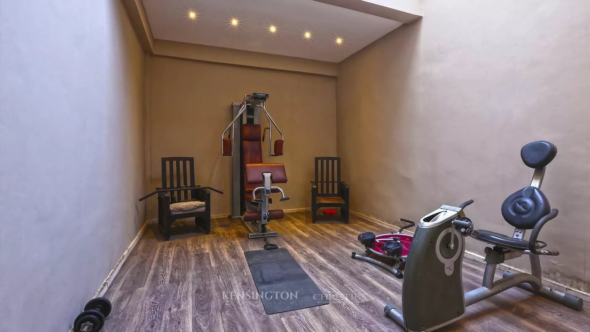 8 Bedroom Villa/Townhouse's Image 35