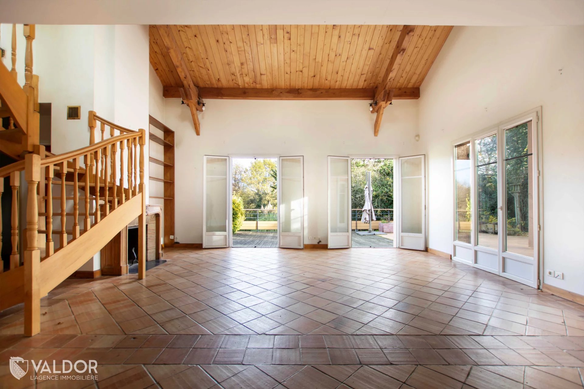 Belle propriété au centre de Dardilly -  228m2 - grand terrain - calme et nature