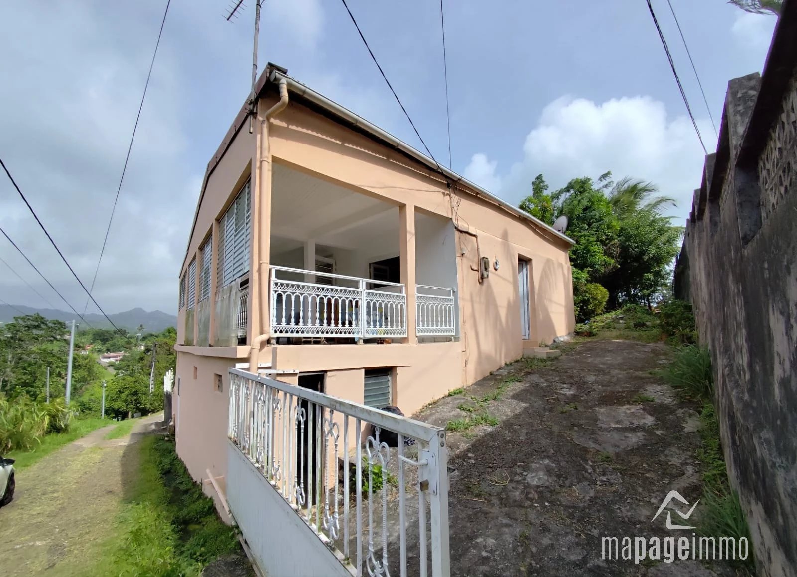 Vends Villa avec beau terrain de 788 m², St Esprit