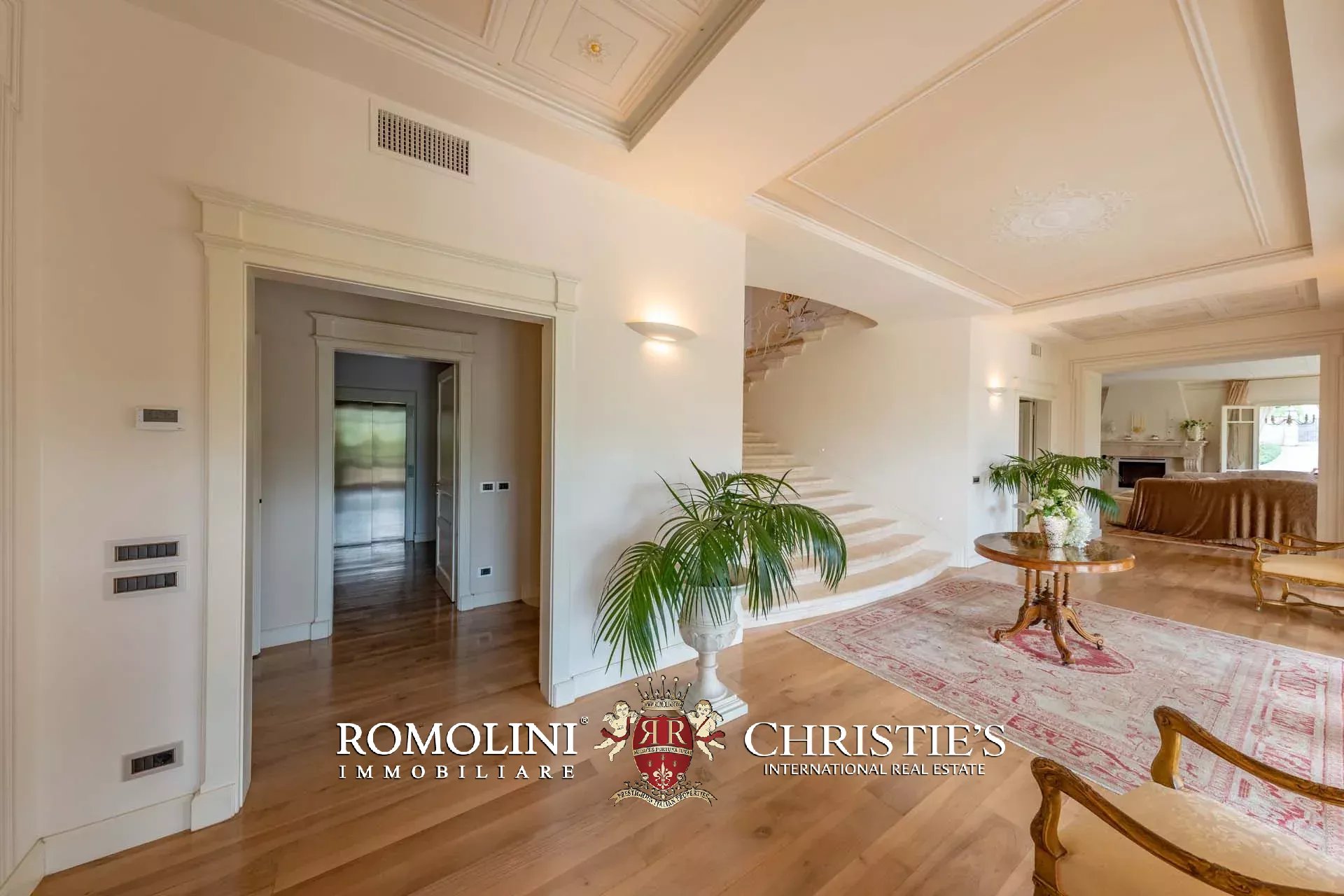 10 Bedroom Villa/Townhouse's Image 18