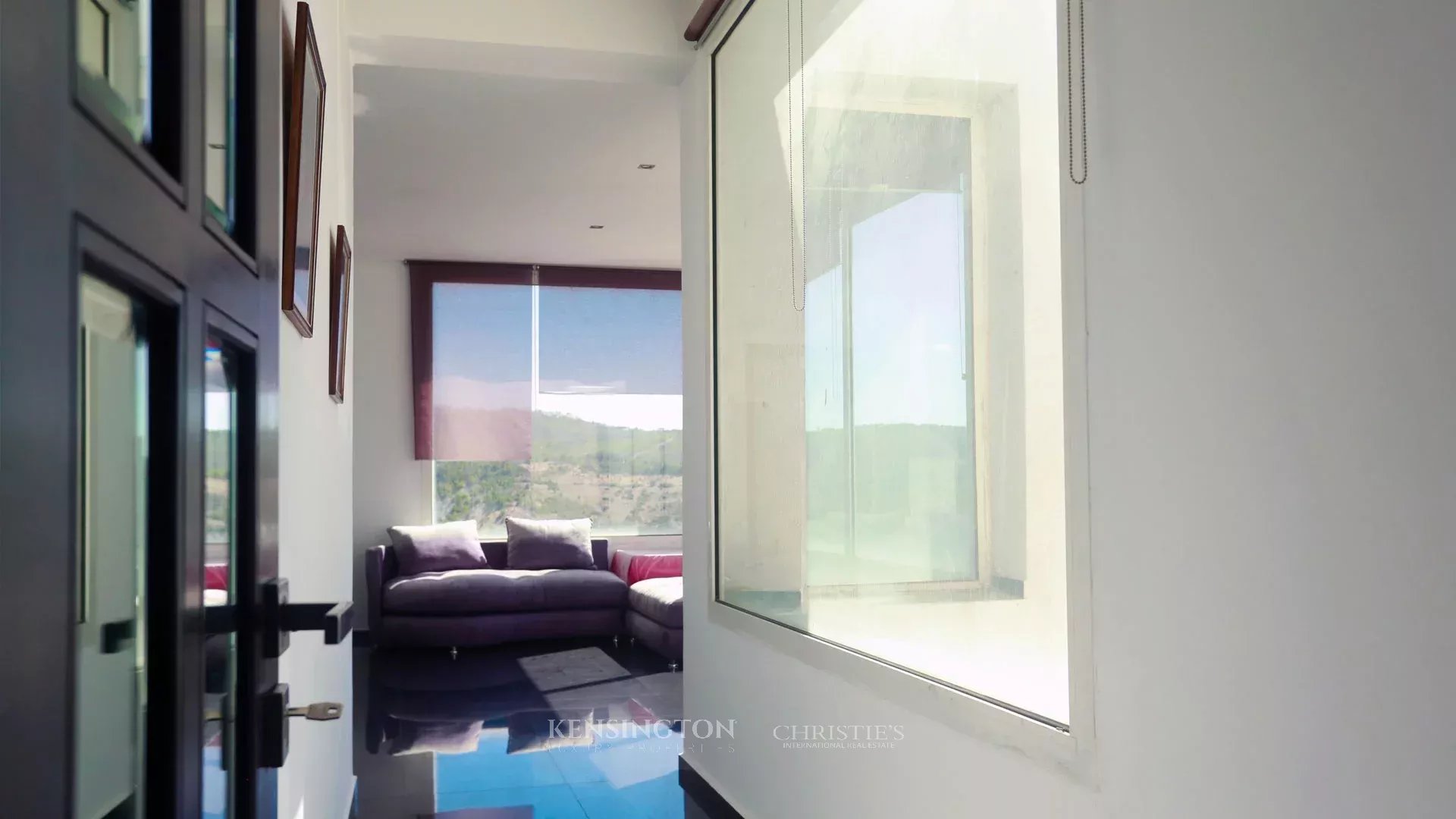 7 Bedroom Villa/Townhouse's Image 10