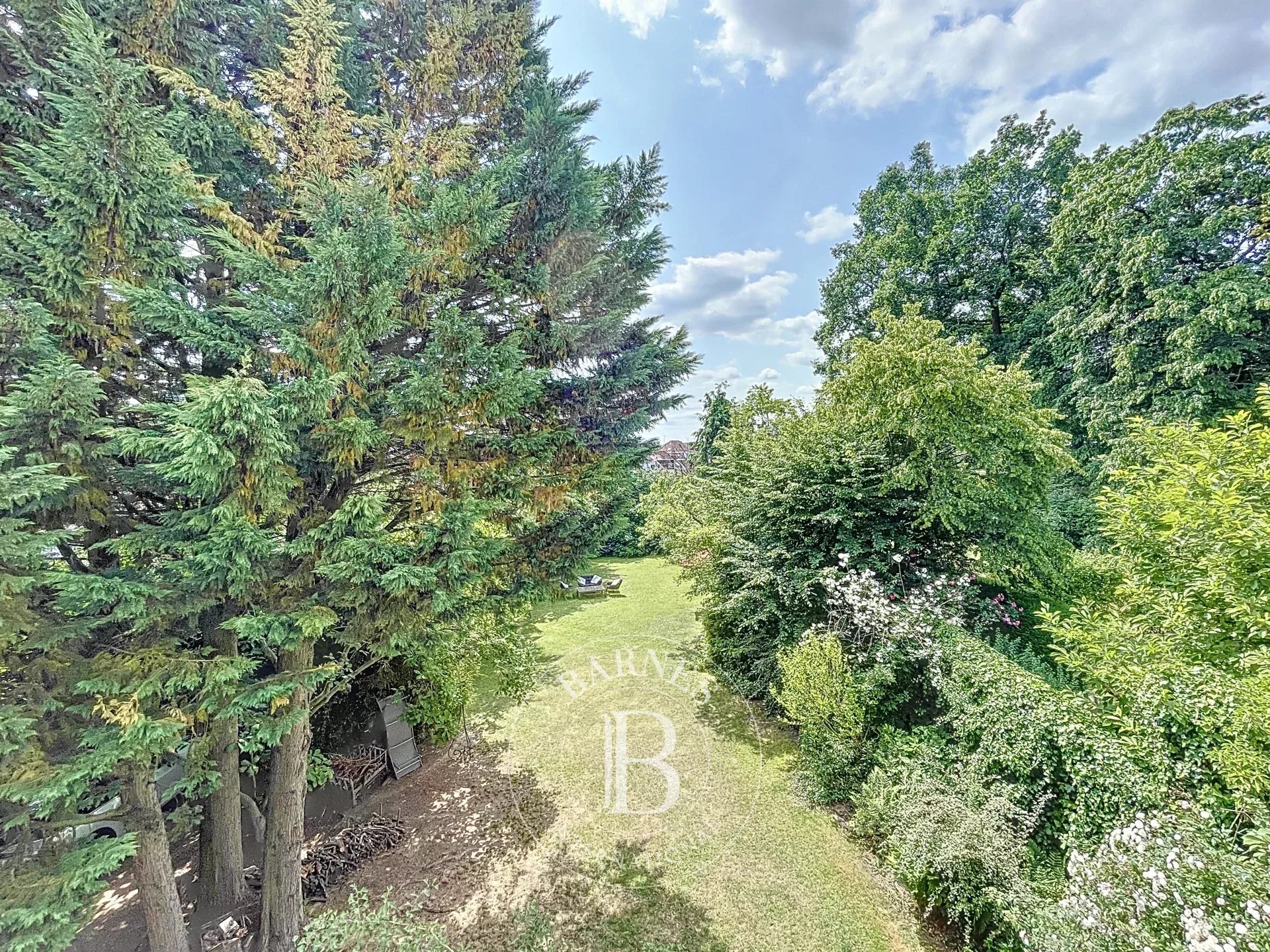 Uccle - Immeuble 3 façades à renover- 4 Logements- 3 Garages- Somptueux jardin