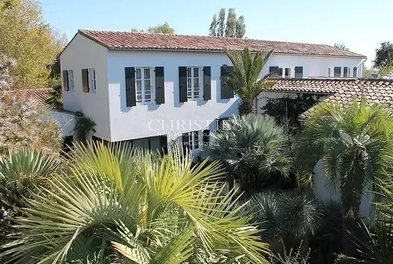 6 Bedroom Villa/Townhouse's Image 10