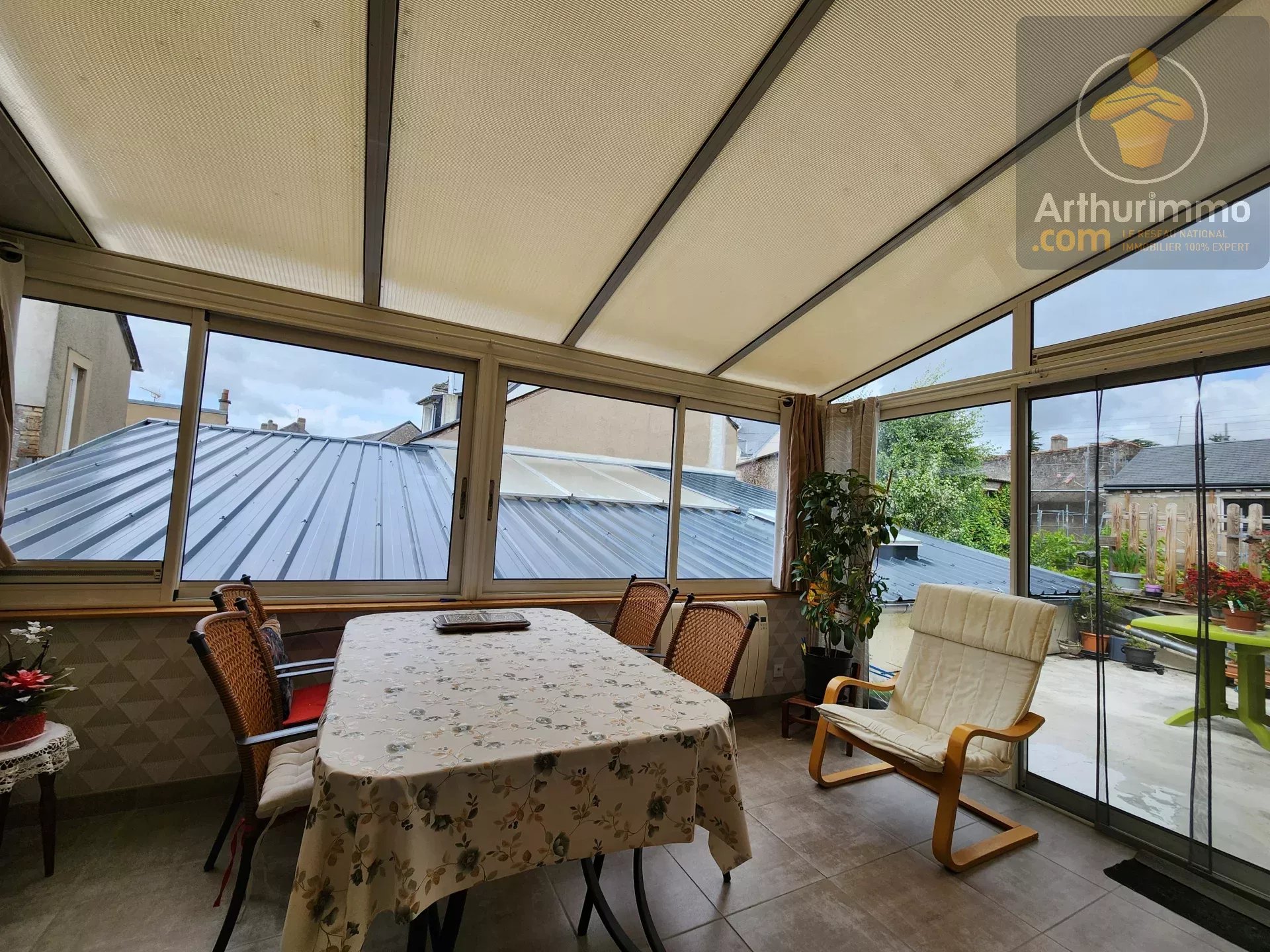 Beaugency Centre – 165 m², 5 chambres, terrasse, véranda, garage et atelier exceptionnel — photo 11