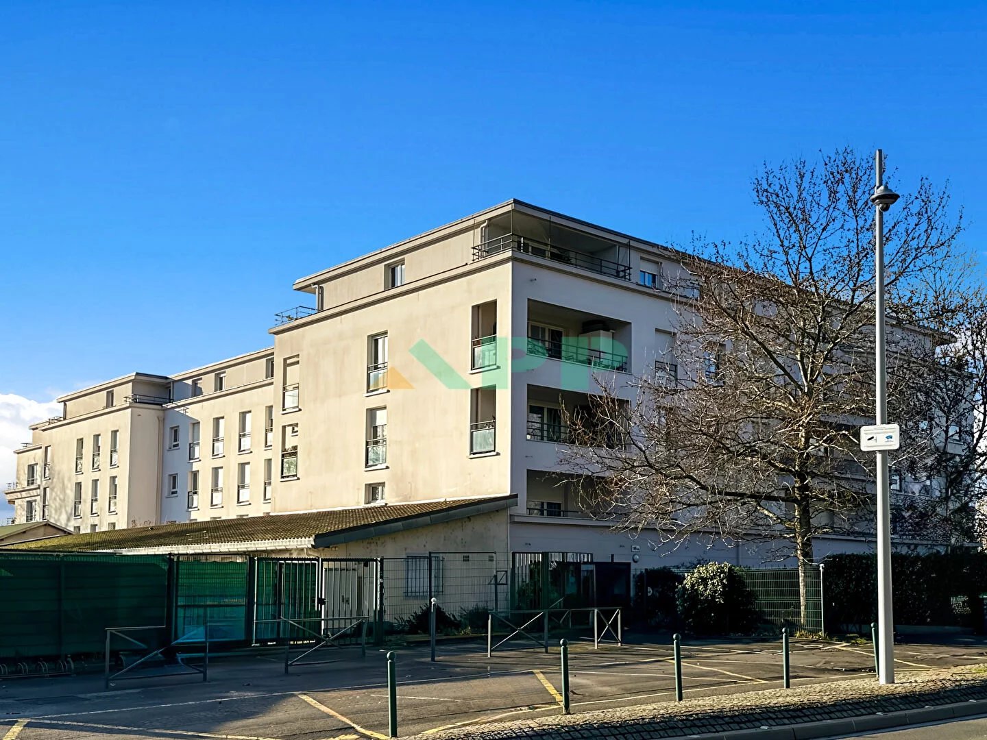 EN EXCLUSIVITE = Bel appartement type F3 (54,,4  m² ) à CHOISY-LE-ROI