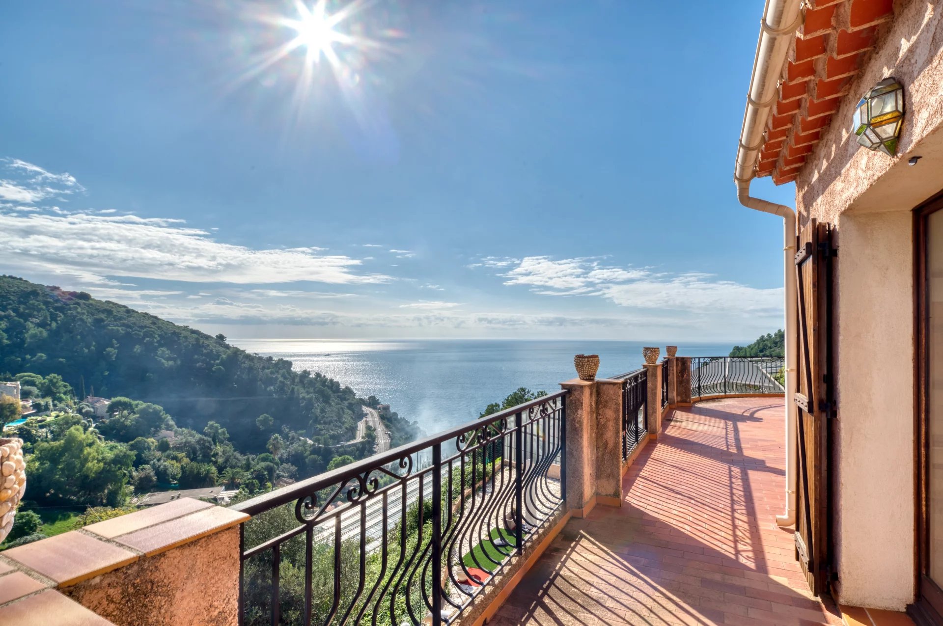 Èze – Villa de Prestige avec Vue Mer et Fort Potentiel – À 6 km de Monaco
