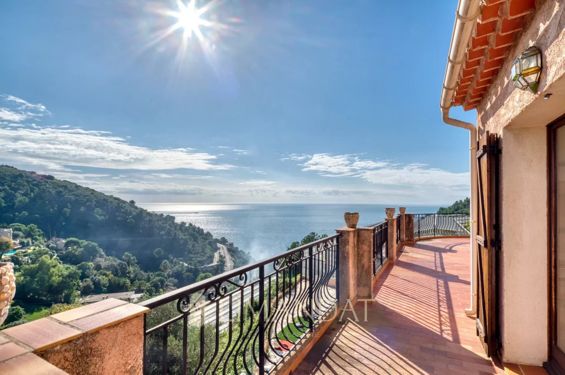 Èze – Villa de Prestige avec Vue Mer et Fort Potentiel – À 6 km de Monaco