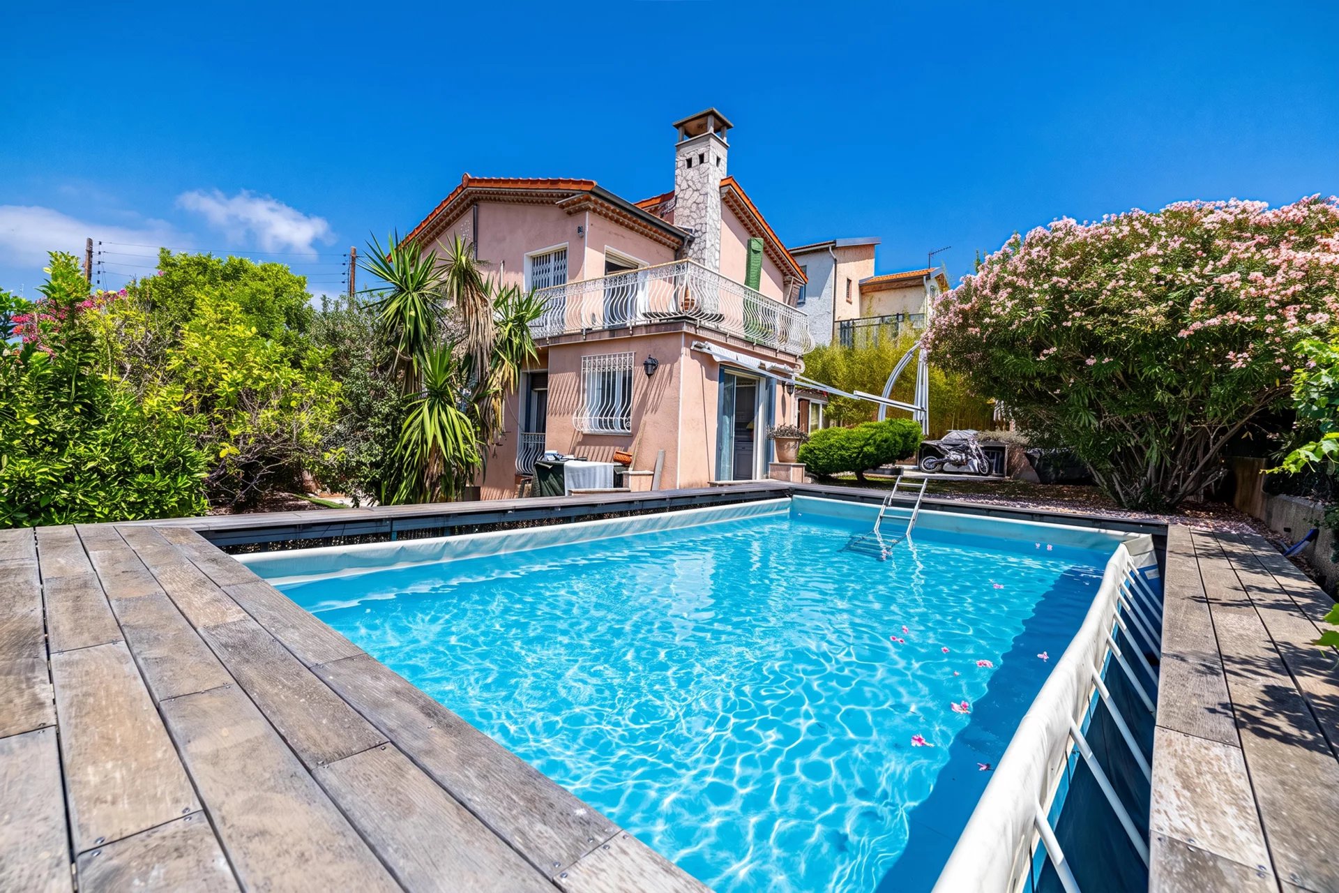 Nice - Fabron - Villa de 153 m2 - Terrain de 580m2 - Vue Mer et montagnes