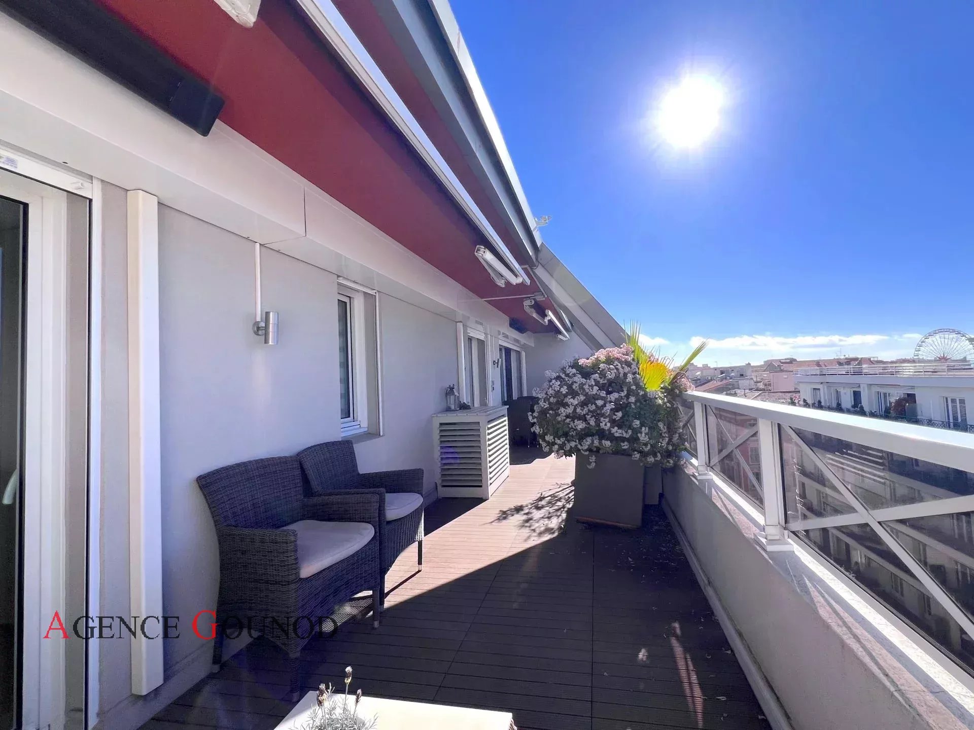 Appartement  - 2 pièces  - 45.0 m2 -  590 000 € - À vendre