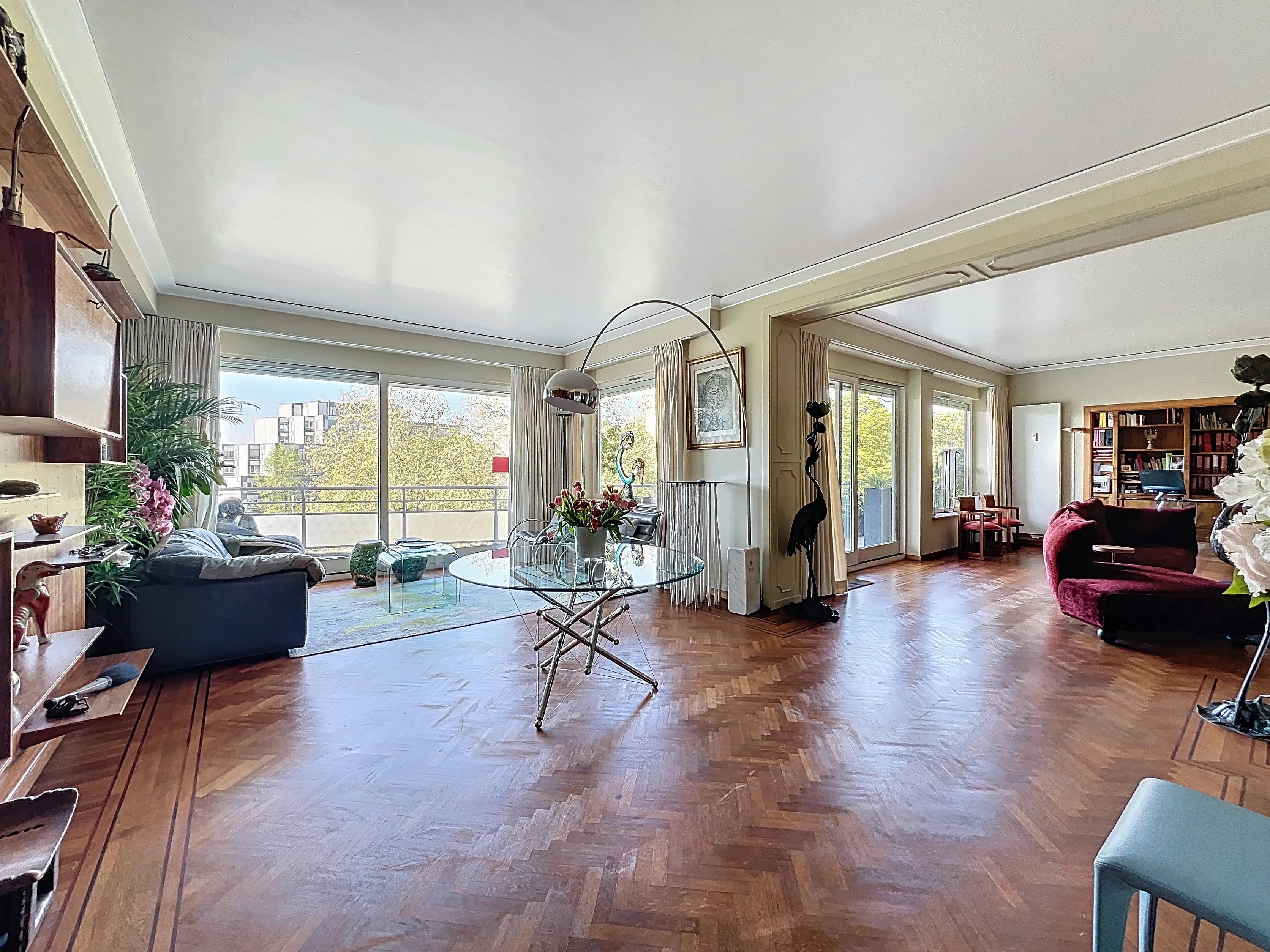 Mooi appartement met terrassen en parking