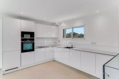 Elegant family villa 5 mins to port with sea view — photo 7 of 7