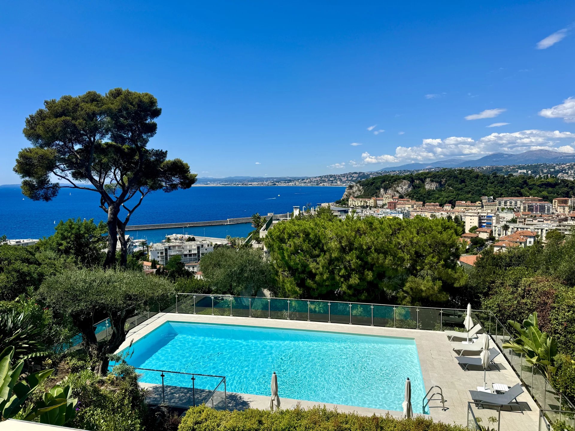 NICE MONT-BORON – APPARTEMENT D'EXCEPTION DE 200 M² AVEC TERRASSE DE 114 M² - VUE MER PANORAMIQUE- 2 STATIONNEMENTS