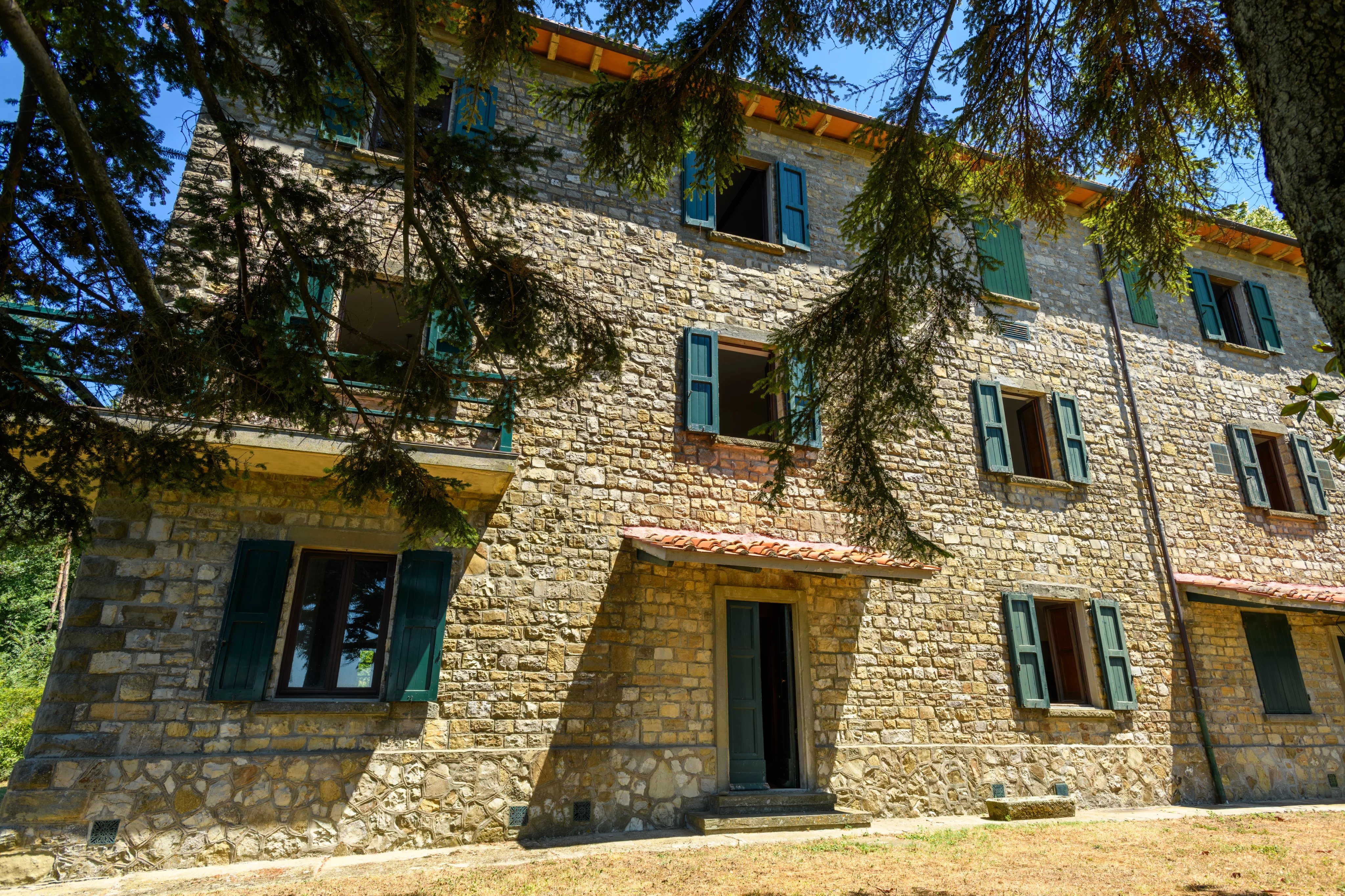 Prestigious estate with villas and private reserve in the heart of Mugello