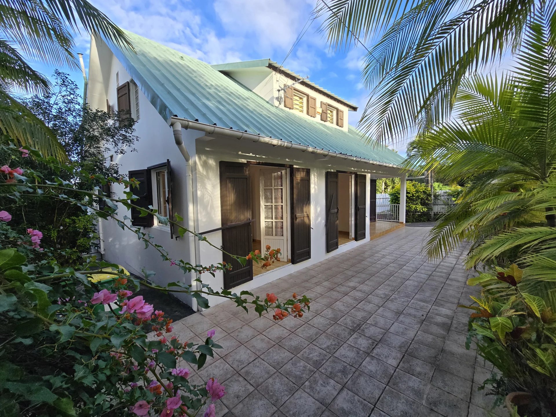 🏡 Grande maison T8 à Condé 400, Saint-Pierre