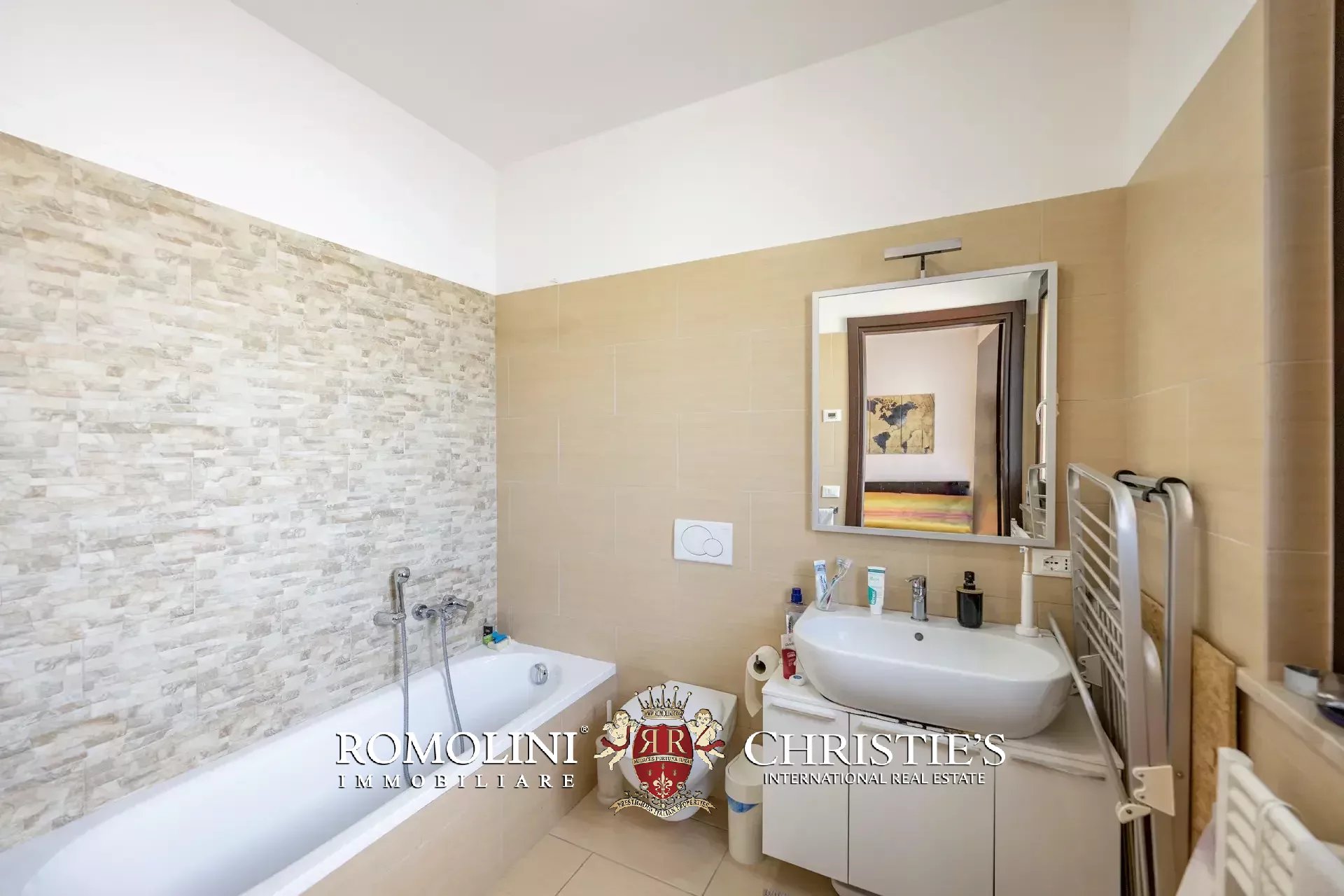 5 Bedroom Vineyard's Image 40
