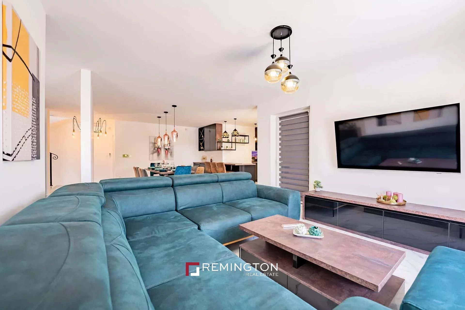 4 Bedroom Villa/Townhouse's Image 3