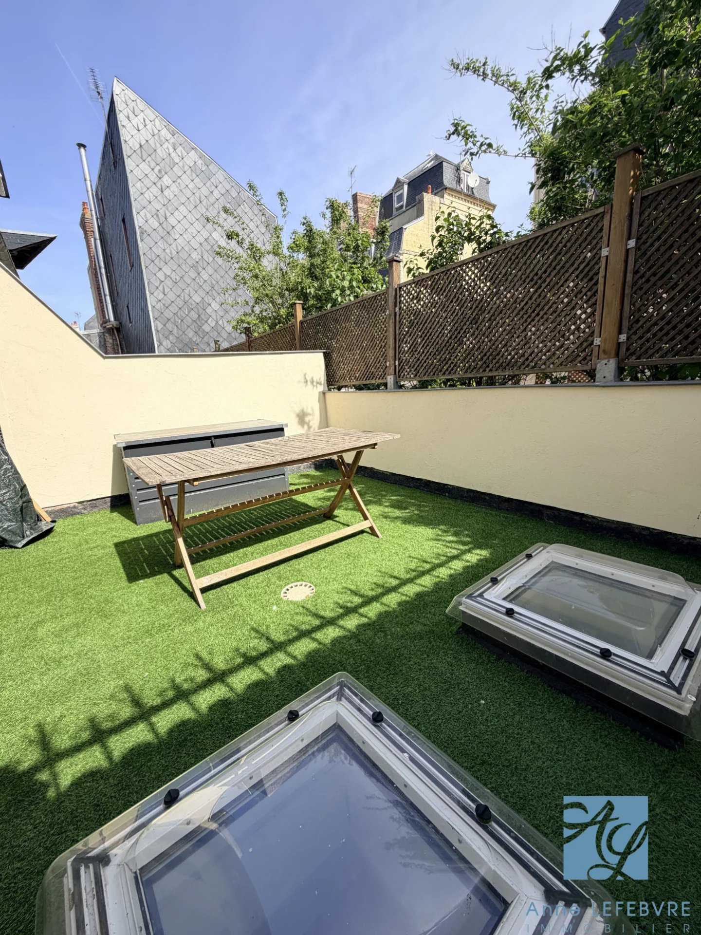 EXCLUSIVITE ! MAISON de VILLE avec TERRASSE