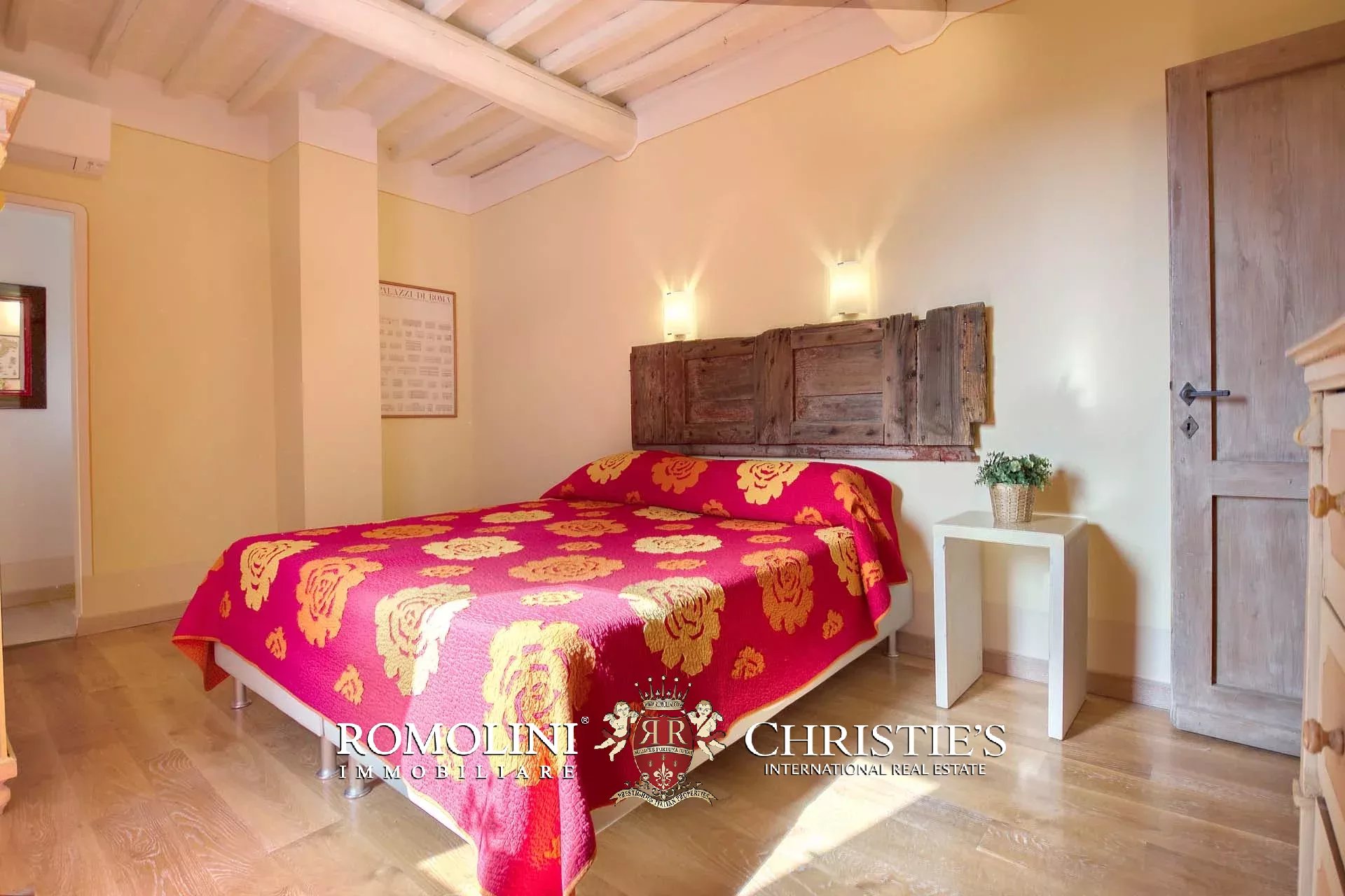 6 Bedroom Villa/Townhouse's Image 31